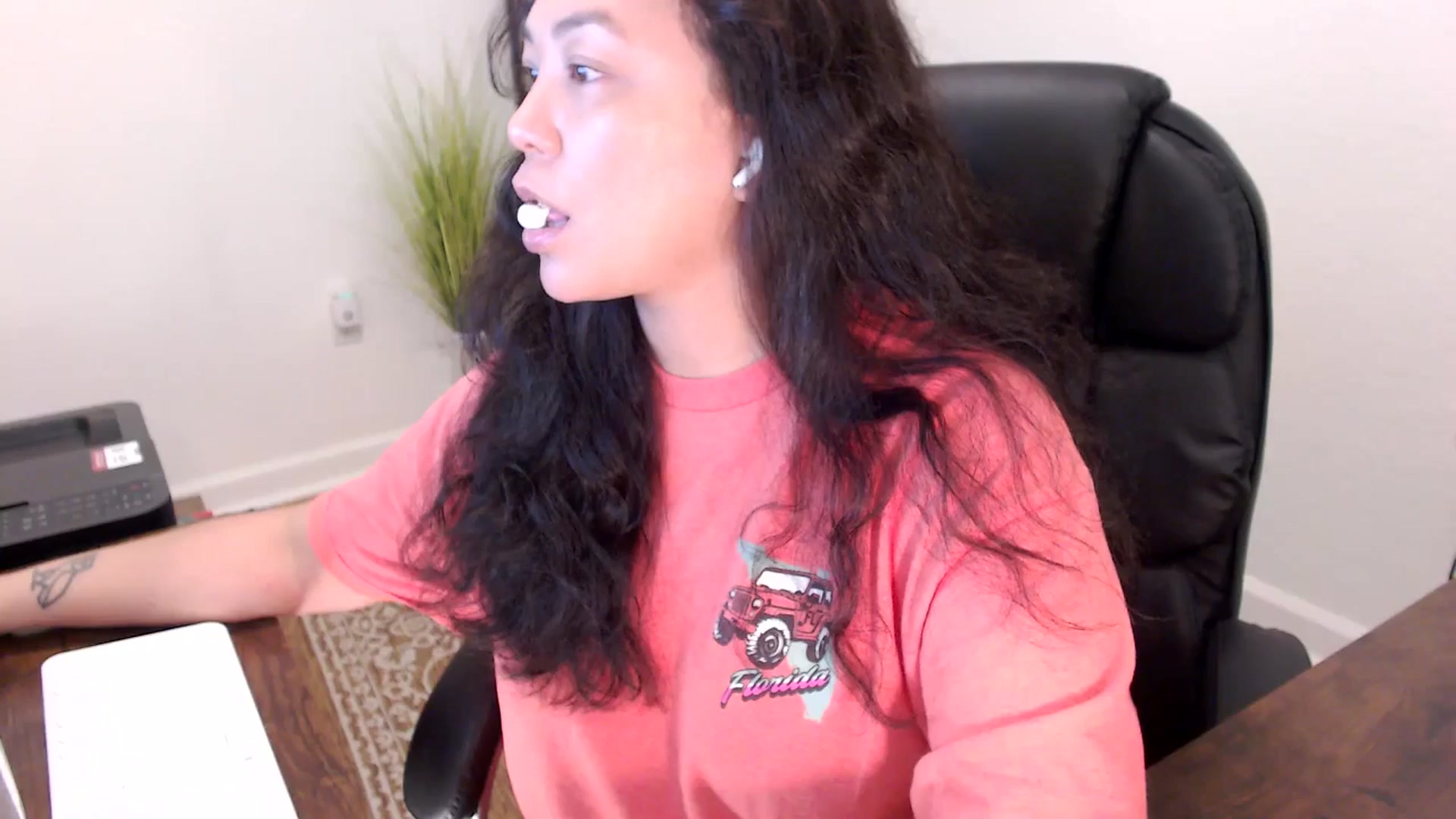 Gallery image thumbnail from MickaylaStar's myfreecams stream on, 11/25/2025, 16:28 image 4 of 20