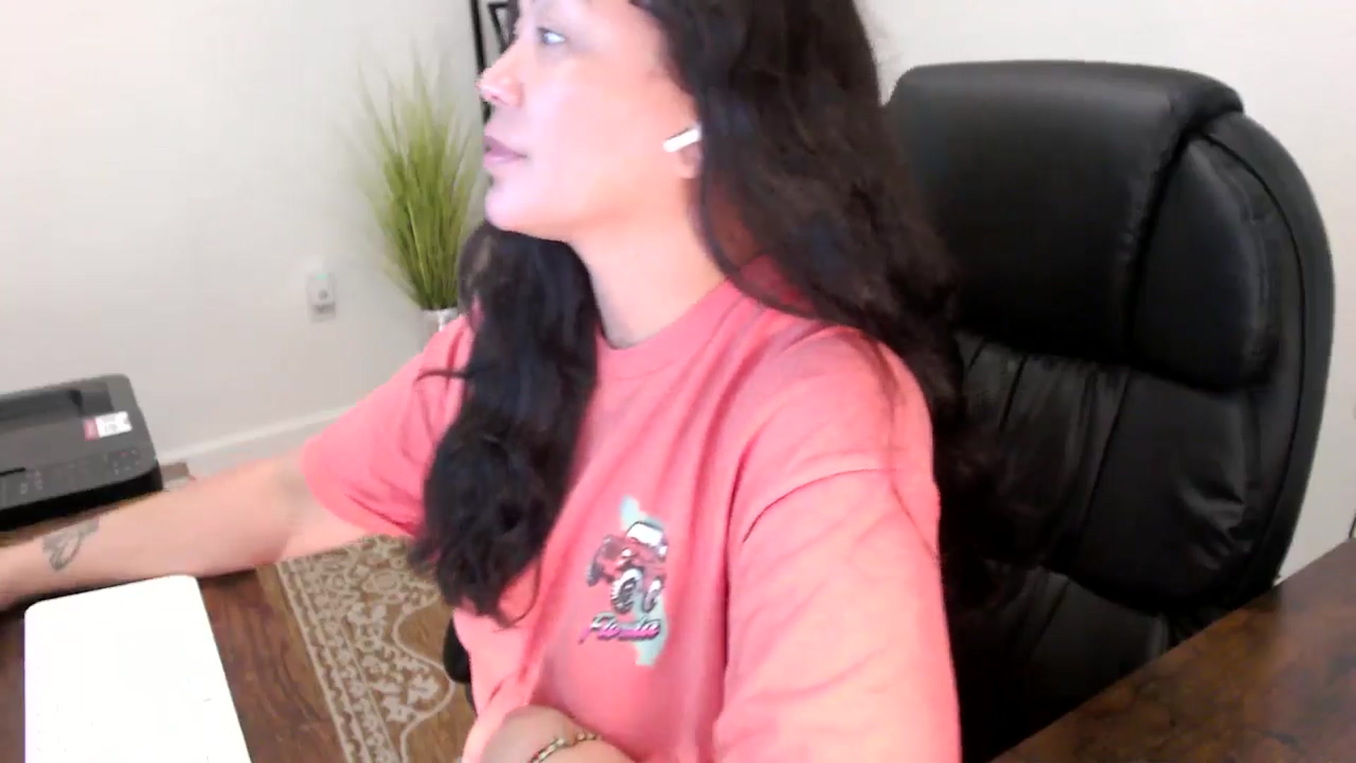 Gallery image thumbnail from MickaylaStar's myfreecams stream on, 11/25/2025, 17:38 image 13 of 20