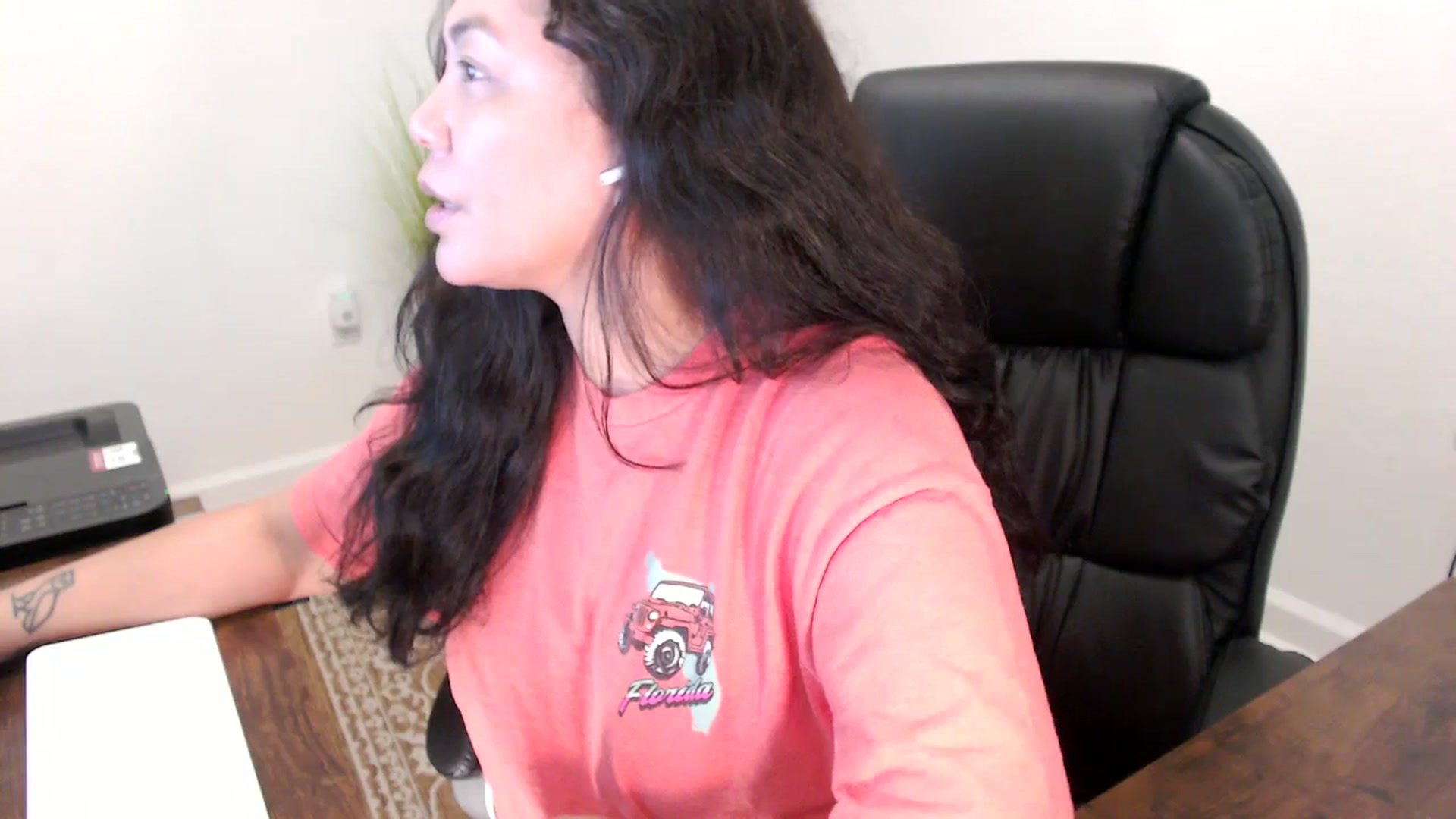 Gallery image thumbnail from MickaylaStar's myfreecams stream on, 11/25/2025, 17:38 image 6 of 20