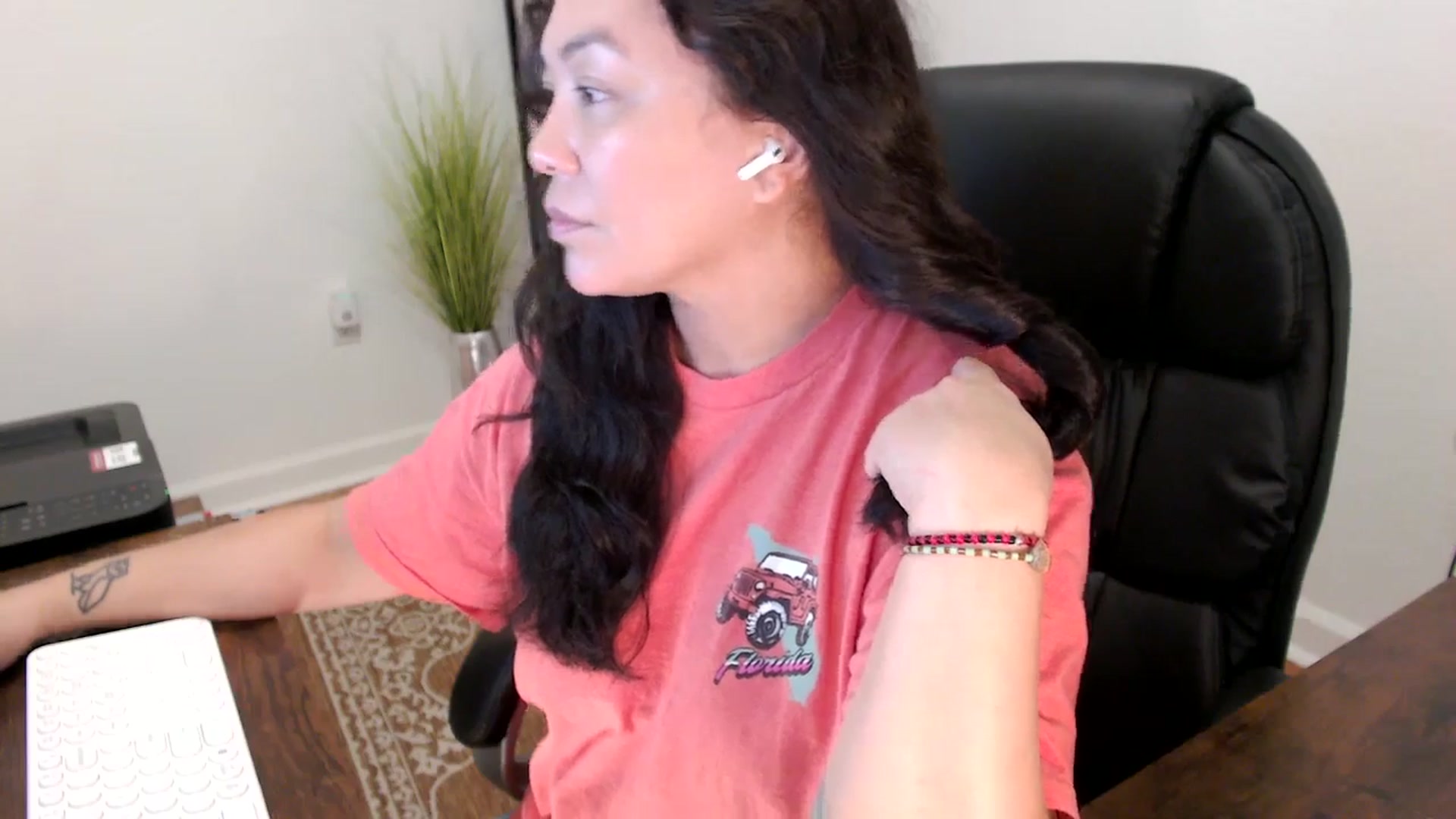 Gallery image thumbnail from MickaylaStar's myfreecams stream on, 11/25/2025, 17:38 image 10 of 20