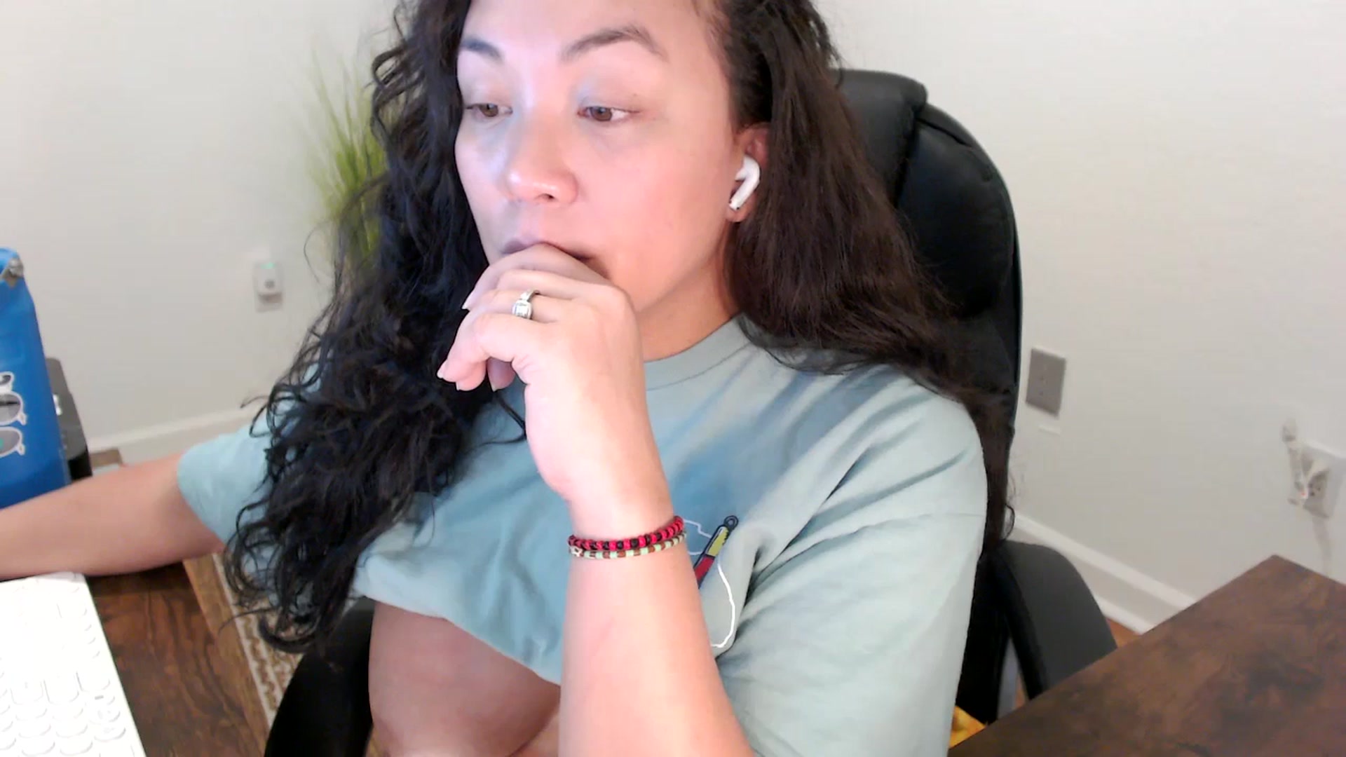 Gallery image thumbnail from MickaylaStar's myfreecams stream on, 12/01/2025, 18:02 image 13 of 20