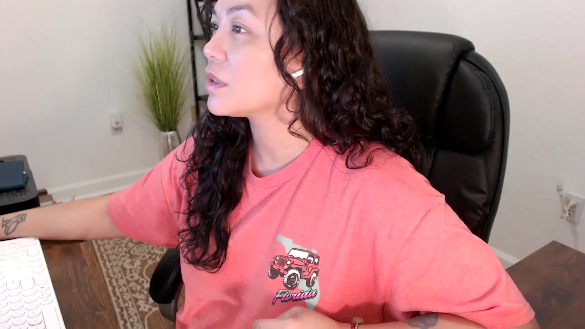 Gallery image thumbnail from MickaylaStar's myfreecams stream on, 12/02/2025, 17:24 image 7 of 20