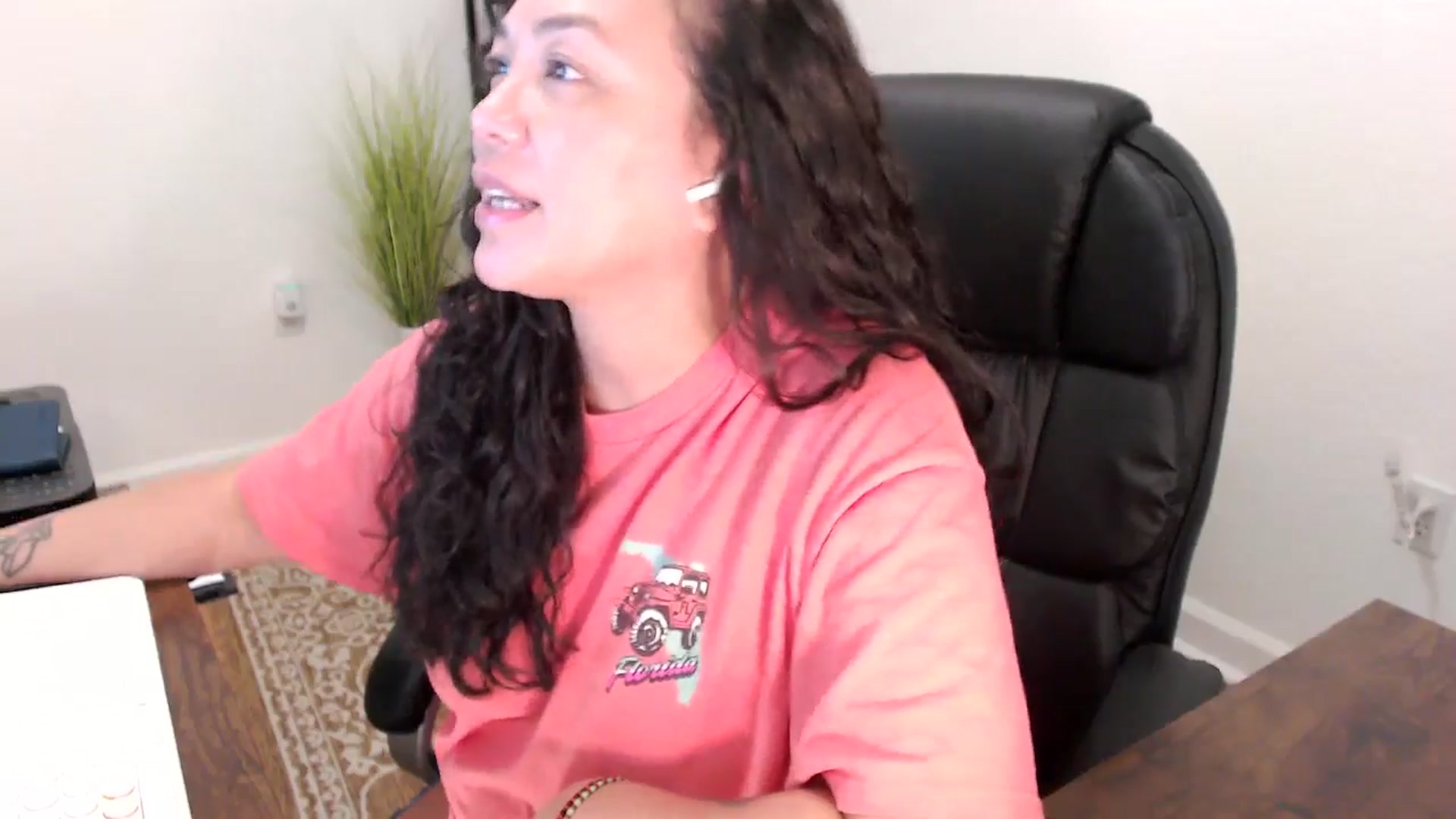 Gallery image thumbnail from MickaylaStar's myfreecams stream on, 12/02/2025, 18:53 image 19 of 20