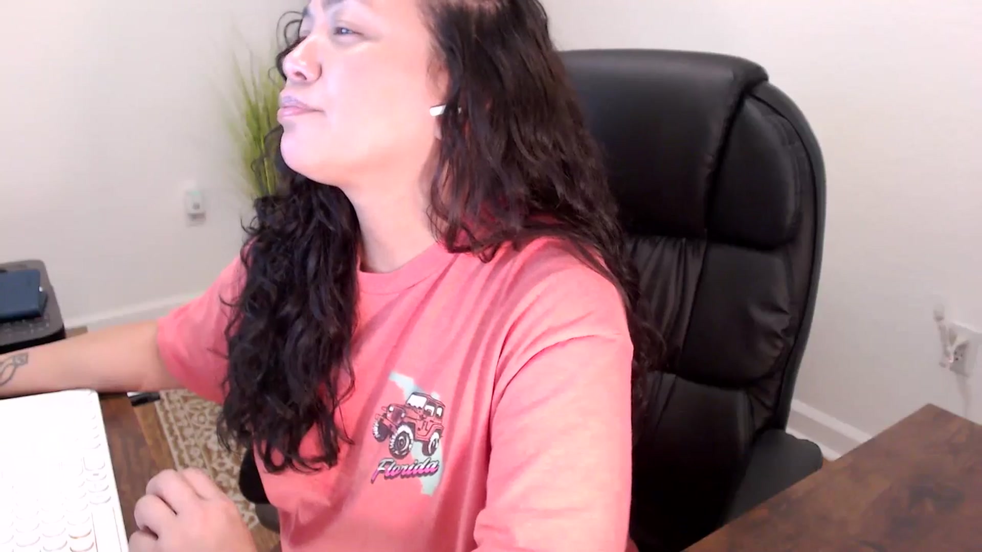 Gallery image thumbnail from MickaylaStar's myfreecams stream on, 12/02/2025, 18:53 image 4 of 20