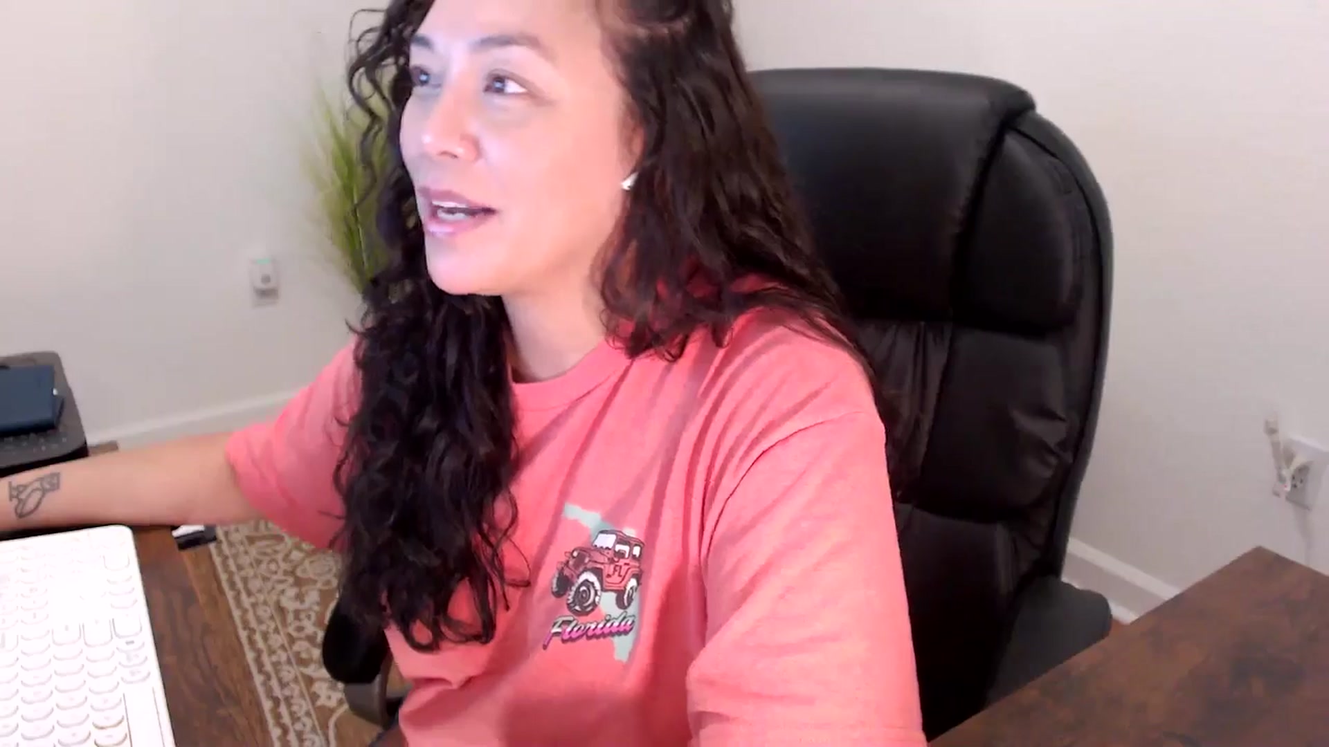 Gallery image thumbnail from MickaylaStar's myfreecams stream on, 12/02/2025, 18:53 image 11 of 20