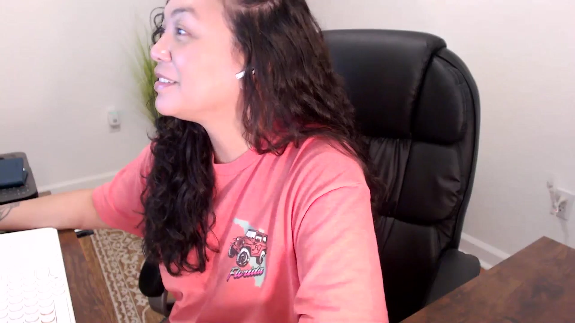 Gallery image thumbnail from MickaylaStar's myfreecams stream on, 12/02/2025, 18:53 image 12 of 20