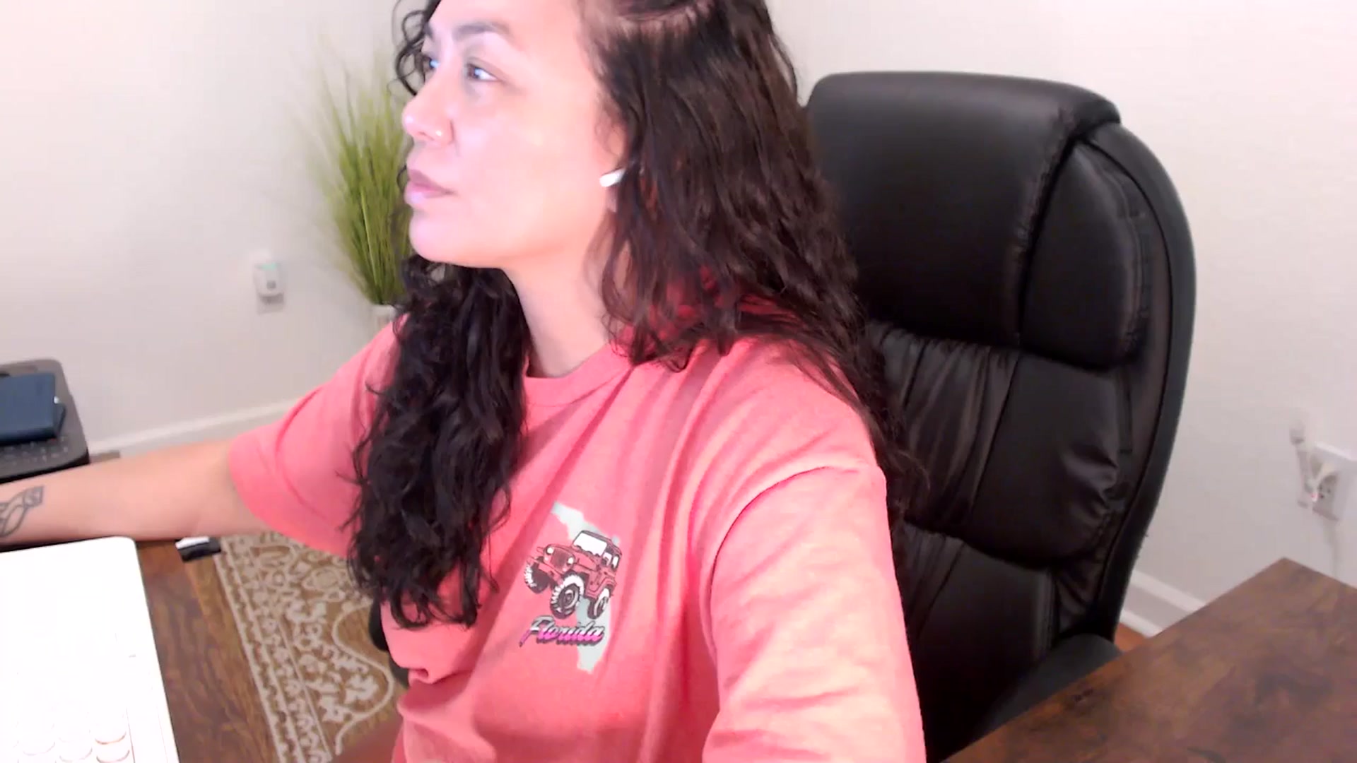 Gallery image thumbnail from MickaylaStar's myfreecams stream on, 12/02/2025, 18:53 image 8 of 20