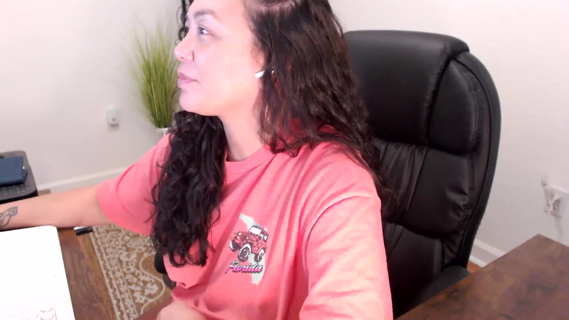 Gallery image thumbnail from MickaylaStar's myfreecams stream on, 12/02/2025, 18:53 image 7 of 20