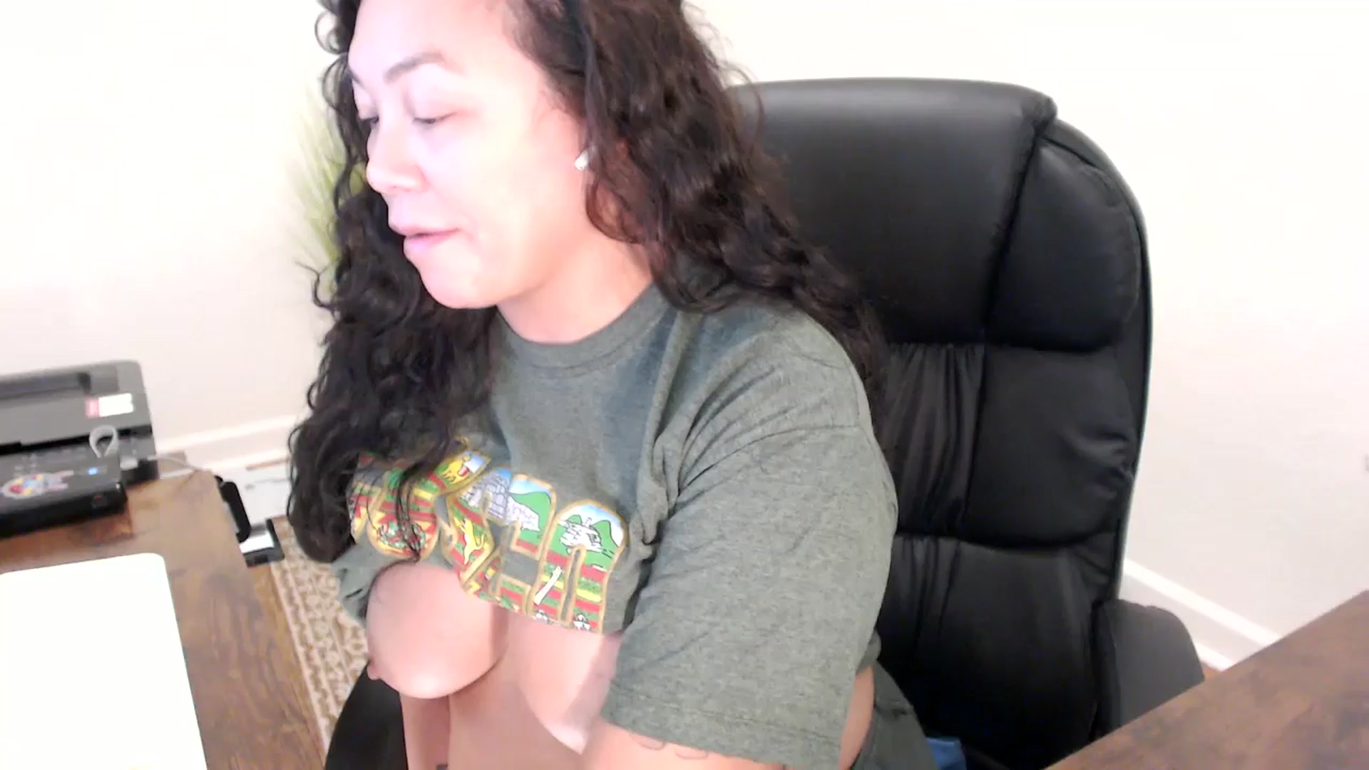 Gallery image thumbnail from MickaylaStar's myfreecams stream on, 12/03/2025, 17:46 image 16 of 20