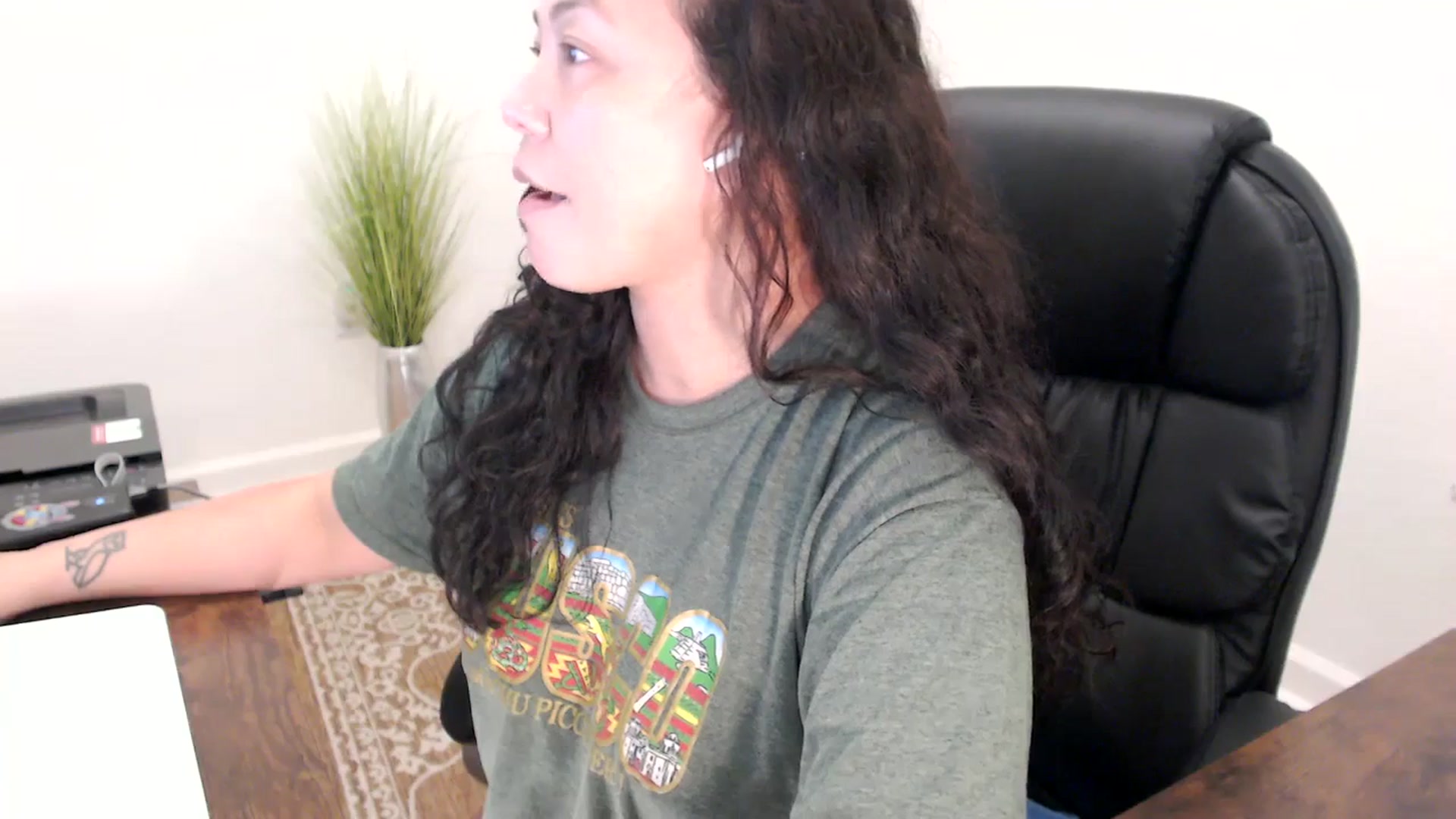 Gallery image thumbnail from MickaylaStar's myfreecams stream on, 12/03/2025, 18:45 image 10 of 20