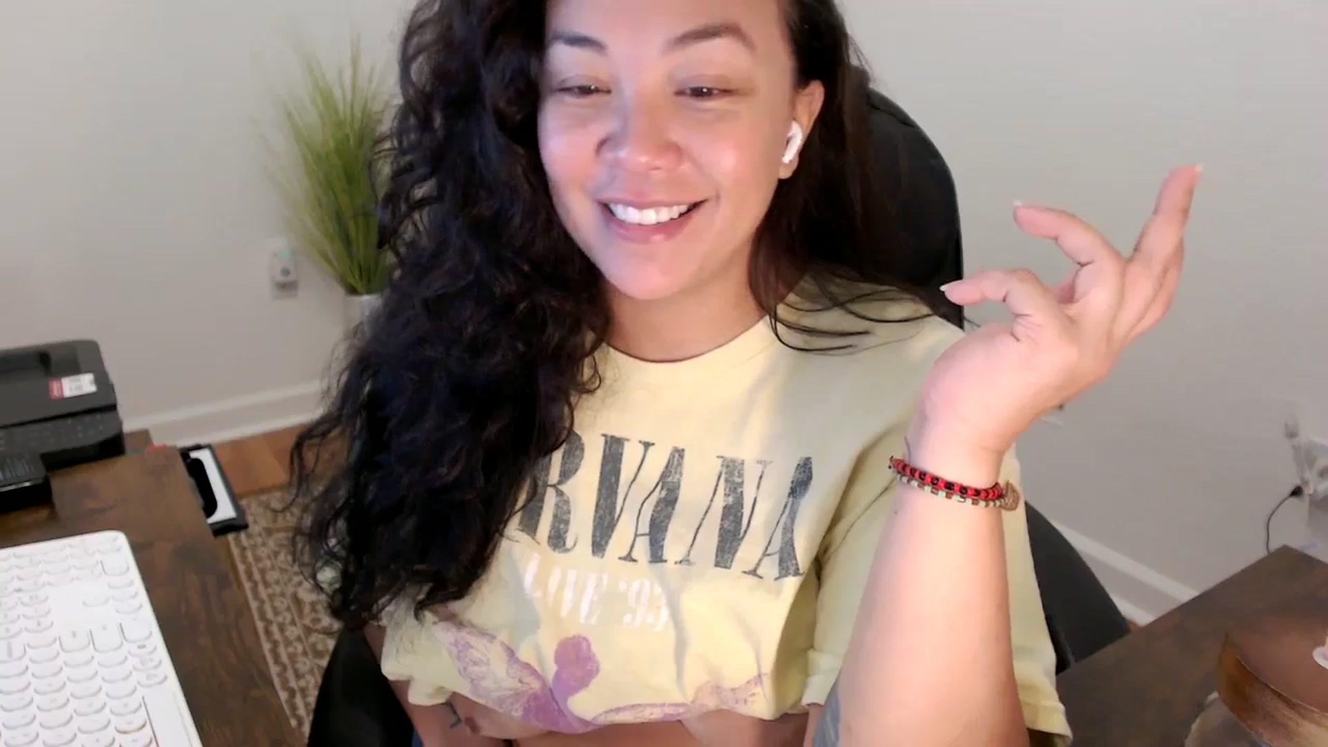 Gallery image thumbnail from MickaylaStar's myfreecams stream on, 12/05/2025, 17:45 image 16 of 20