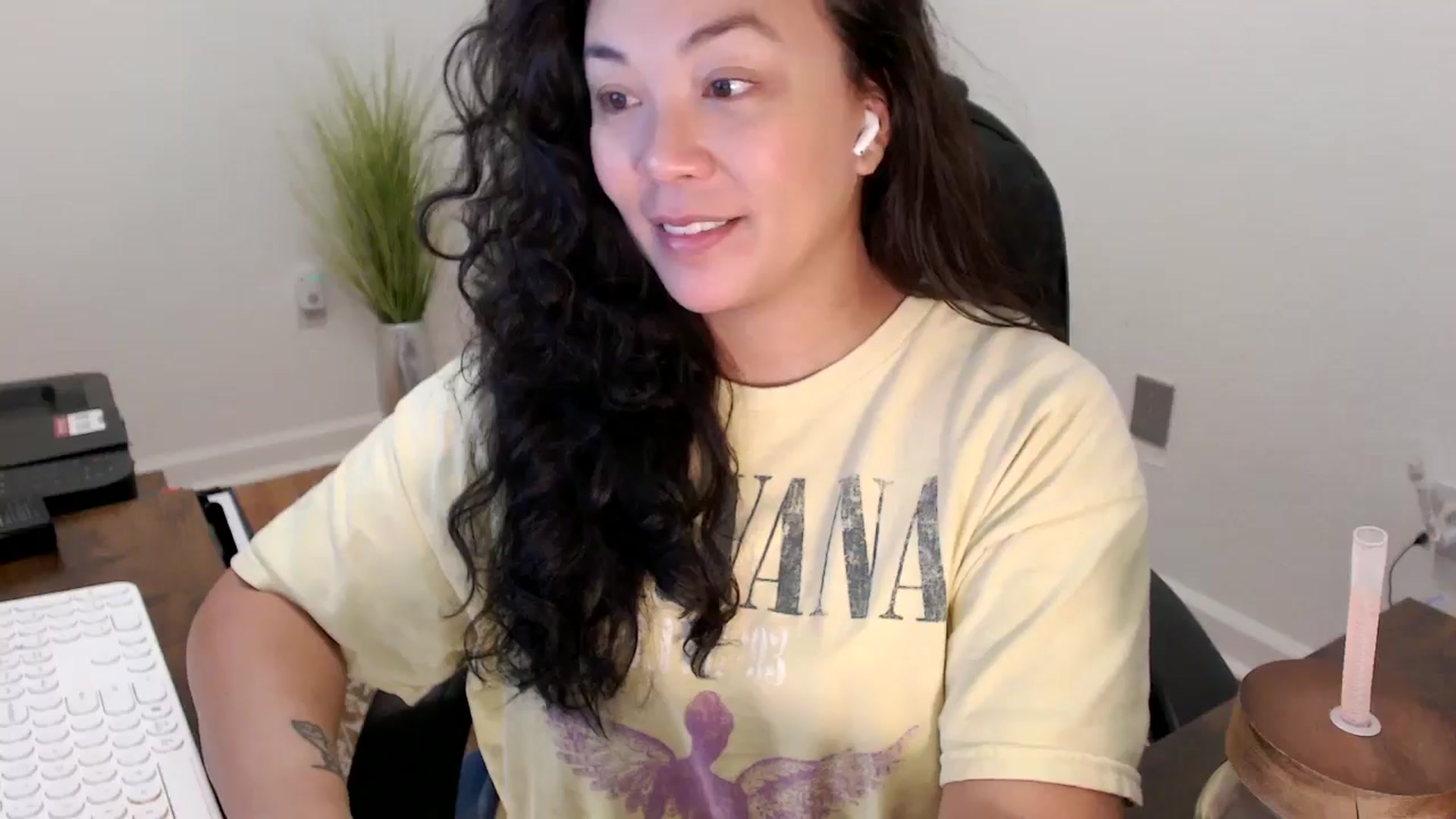 Gallery image thumbnail from MickaylaStar's myfreecams stream on, 12/05/2025, 17:45 image 5 of 20