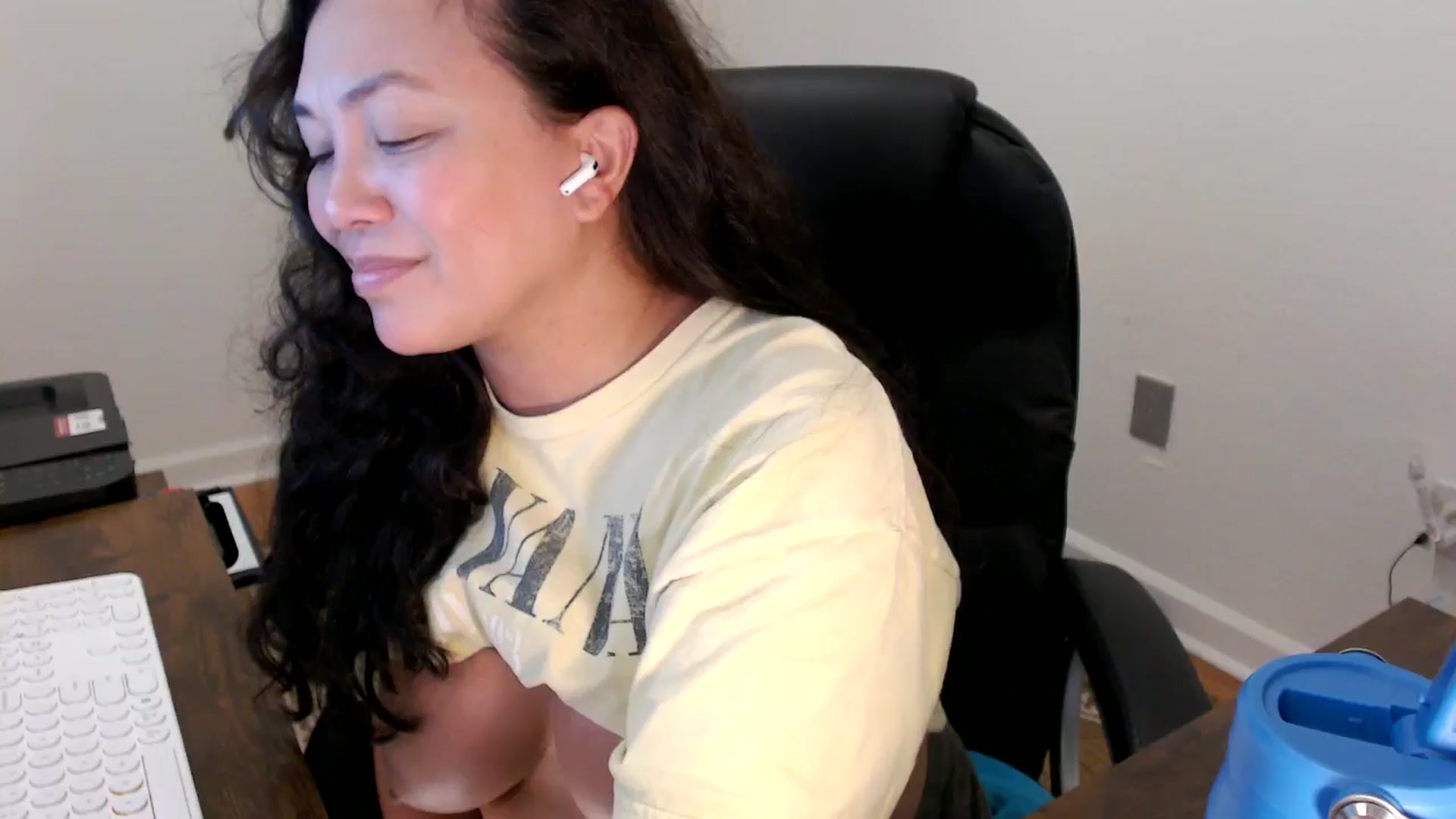 Gallery image thumbnail from MickaylaStar's myfreecams stream on, 12/05/2025, 21:10 image 19 of 20