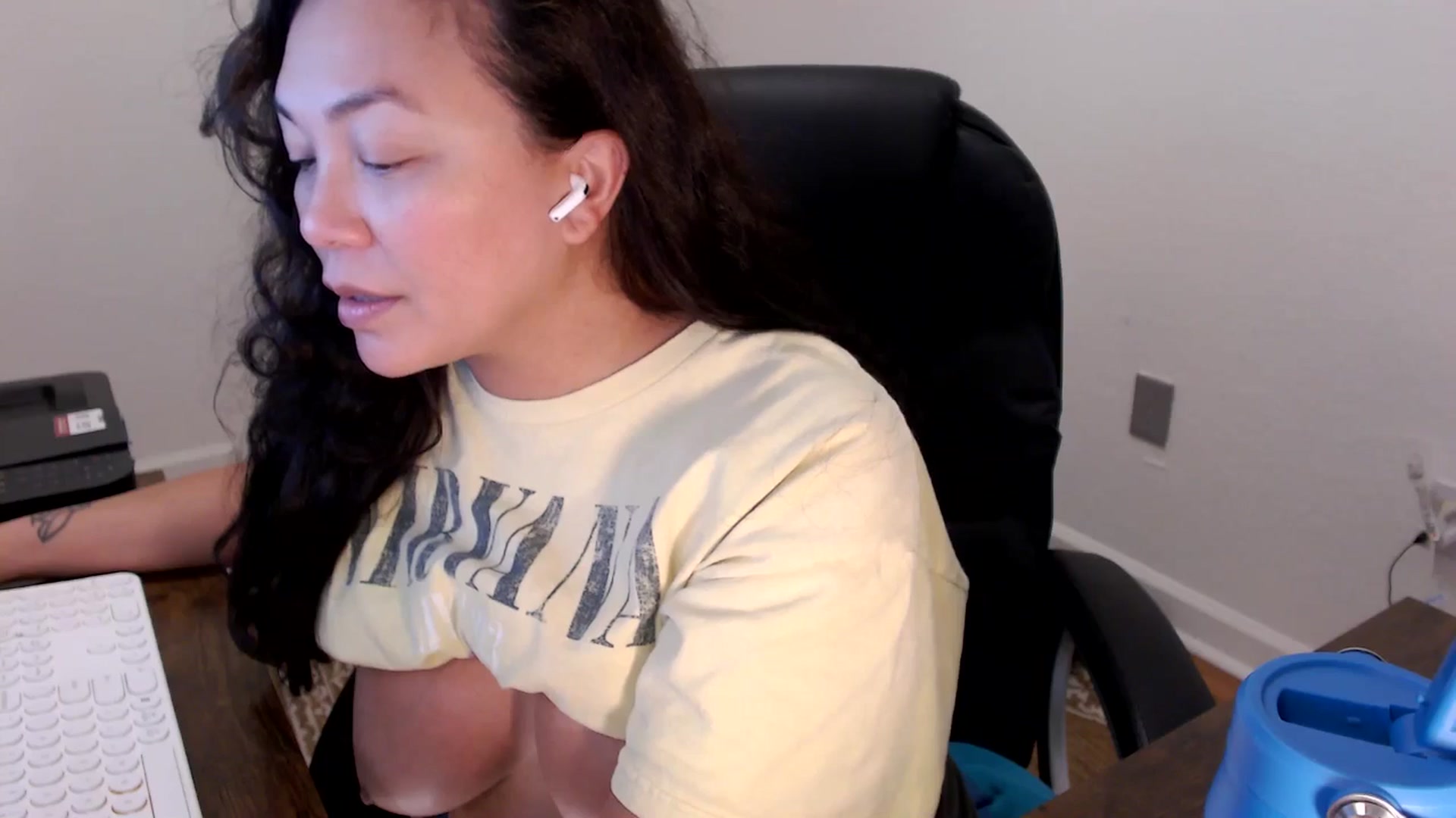 Gallery image thumbnail from MickaylaStar's myfreecams stream on, 12/05/2025, 21:10 image 20 of 20