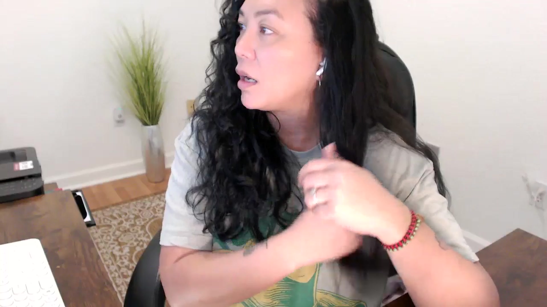 Gallery image thumbnail from MickaylaStar's myfreecams stream on, 12/19/2025, 19:42 image 18 of 20