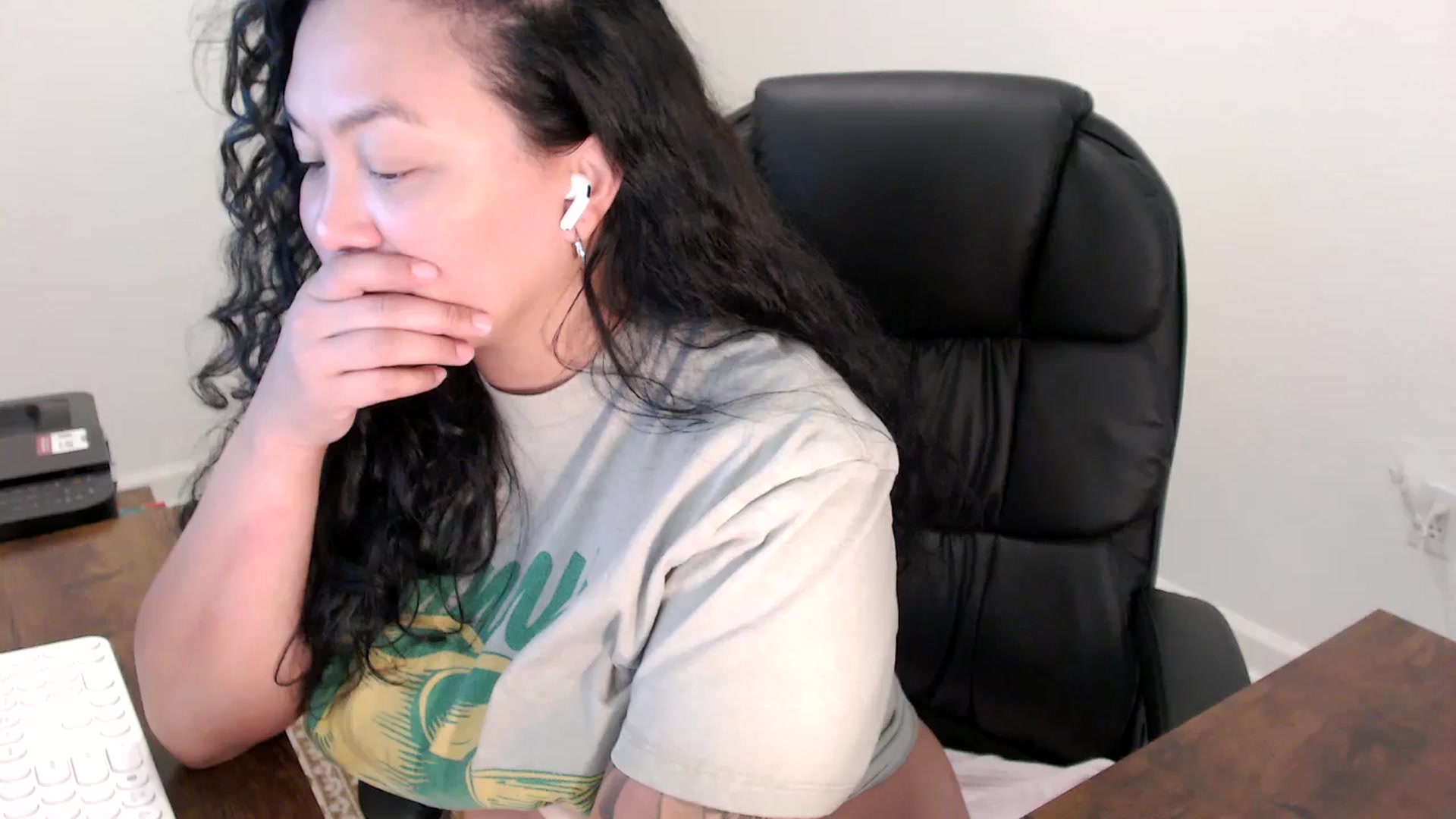 Gallery image thumbnail from MickaylaStar's myfreecams stream on, 12/19/2025, 19:42 image 5 of 20