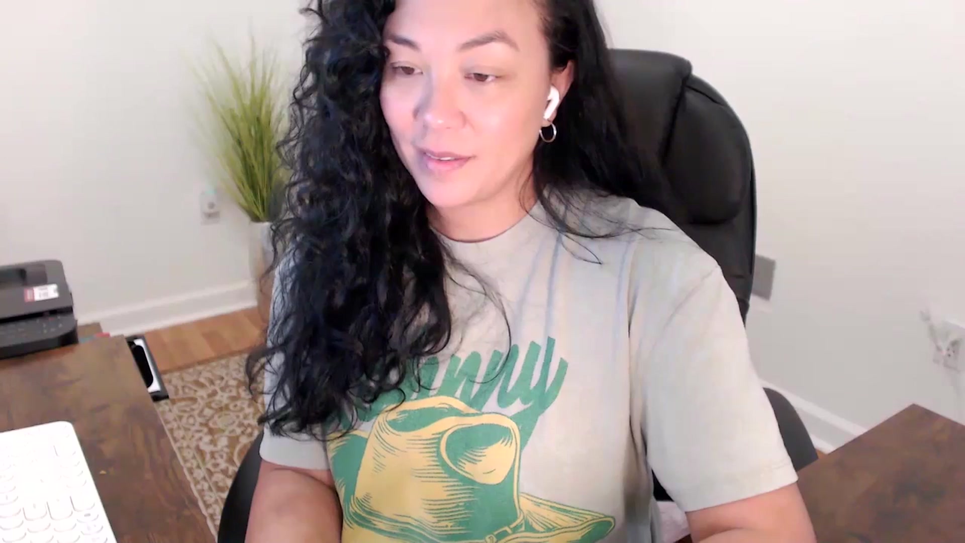 Gallery image thumbnail from MickaylaStar's myfreecams stream on, 12/19/2025, 19:42 image 8 of 20
