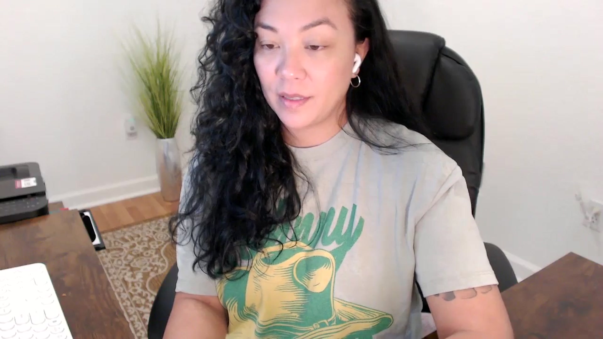 Gallery image thumbnail from MickaylaStar's myfreecams stream on, 12/19/2025, 19:42 image 6 of 20