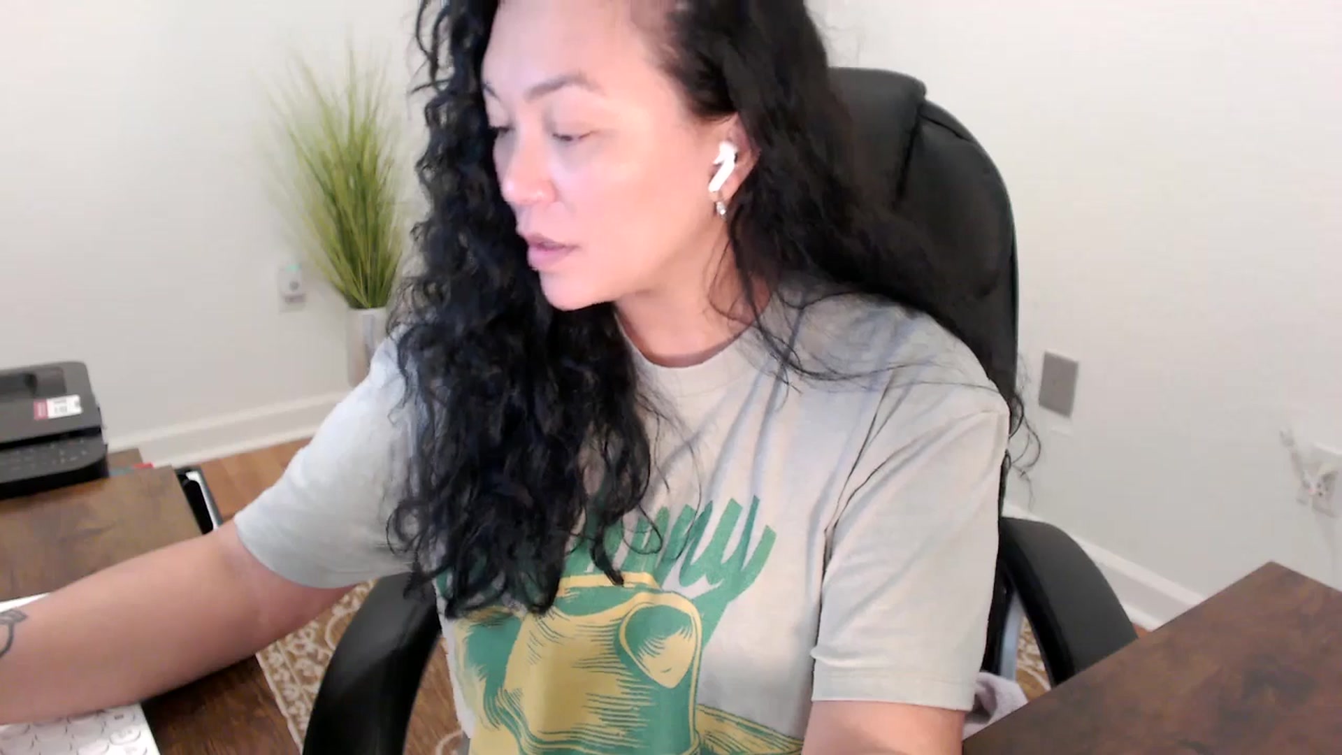 Gallery image thumbnail from MickaylaStar's myfreecams stream on, 12/19/2025, 19:42 image 17 of 20