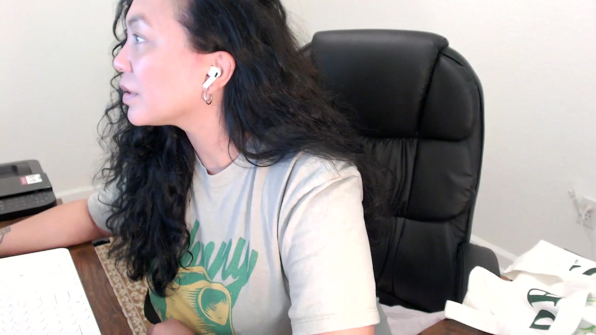 Gallery image thumbnail from MickaylaStar's myfreecams stream on, 12/19/2025, 21:11 image 18 of 20