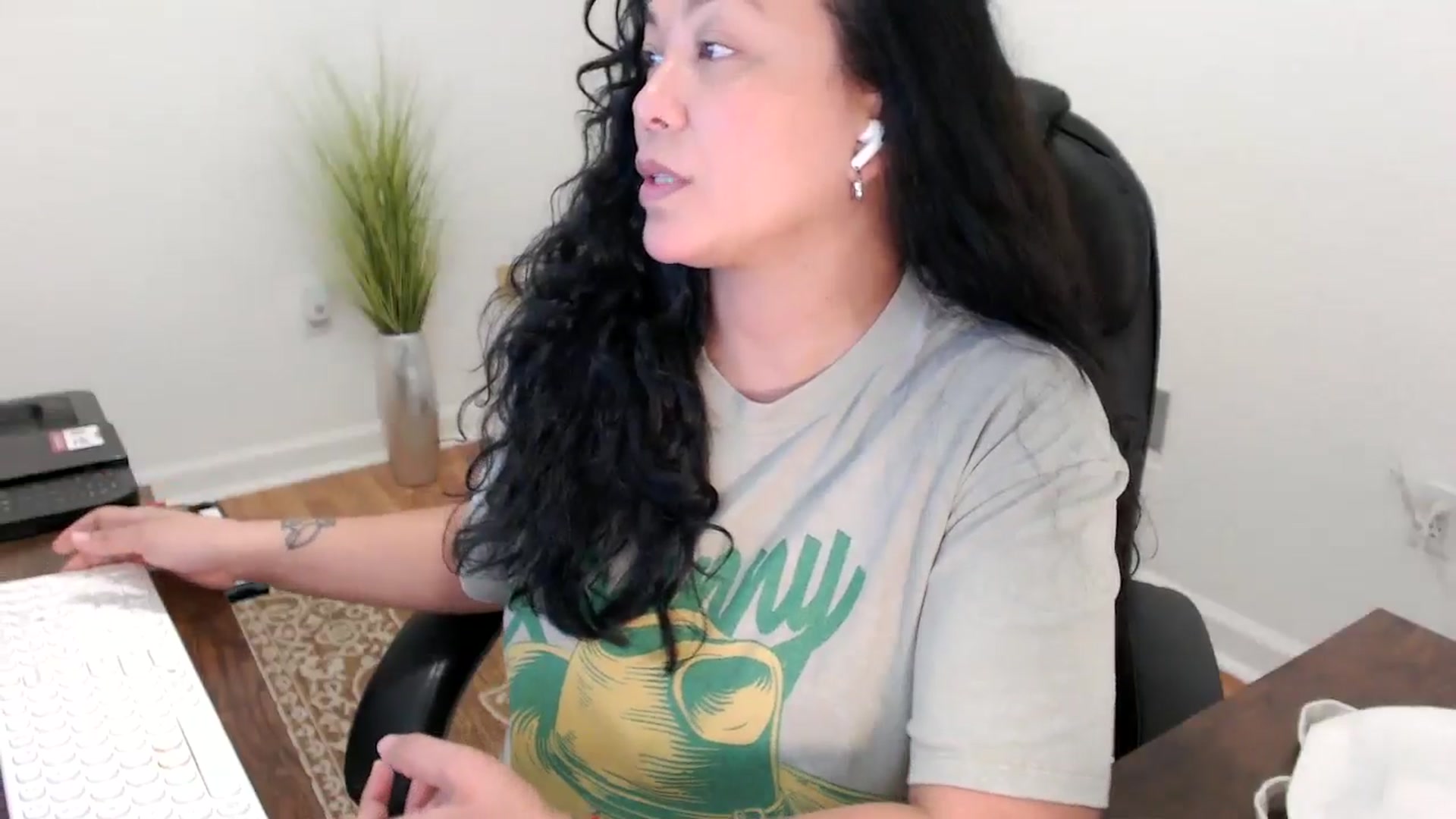 Gallery image thumbnail from MickaylaStar's myfreecams stream on, 12/19/2025, 21:11 image 5 of 20