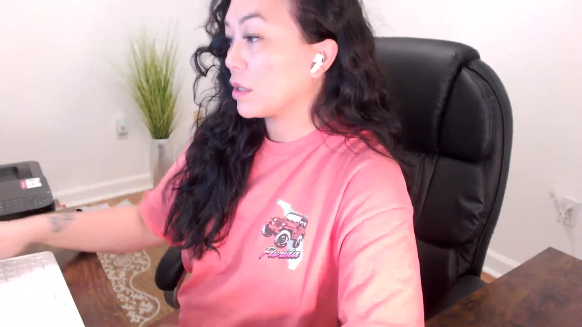 Gallery image thumbnail from MickaylaStar's myfreecams stream on, 01/20/2026, 16:31 image 8 of 20