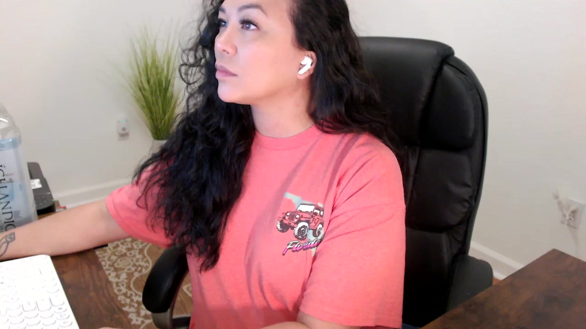 Gallery image thumbnail from MickaylaStar's myfreecams stream on, 01/20/2026, 18:00 image 18 of 20