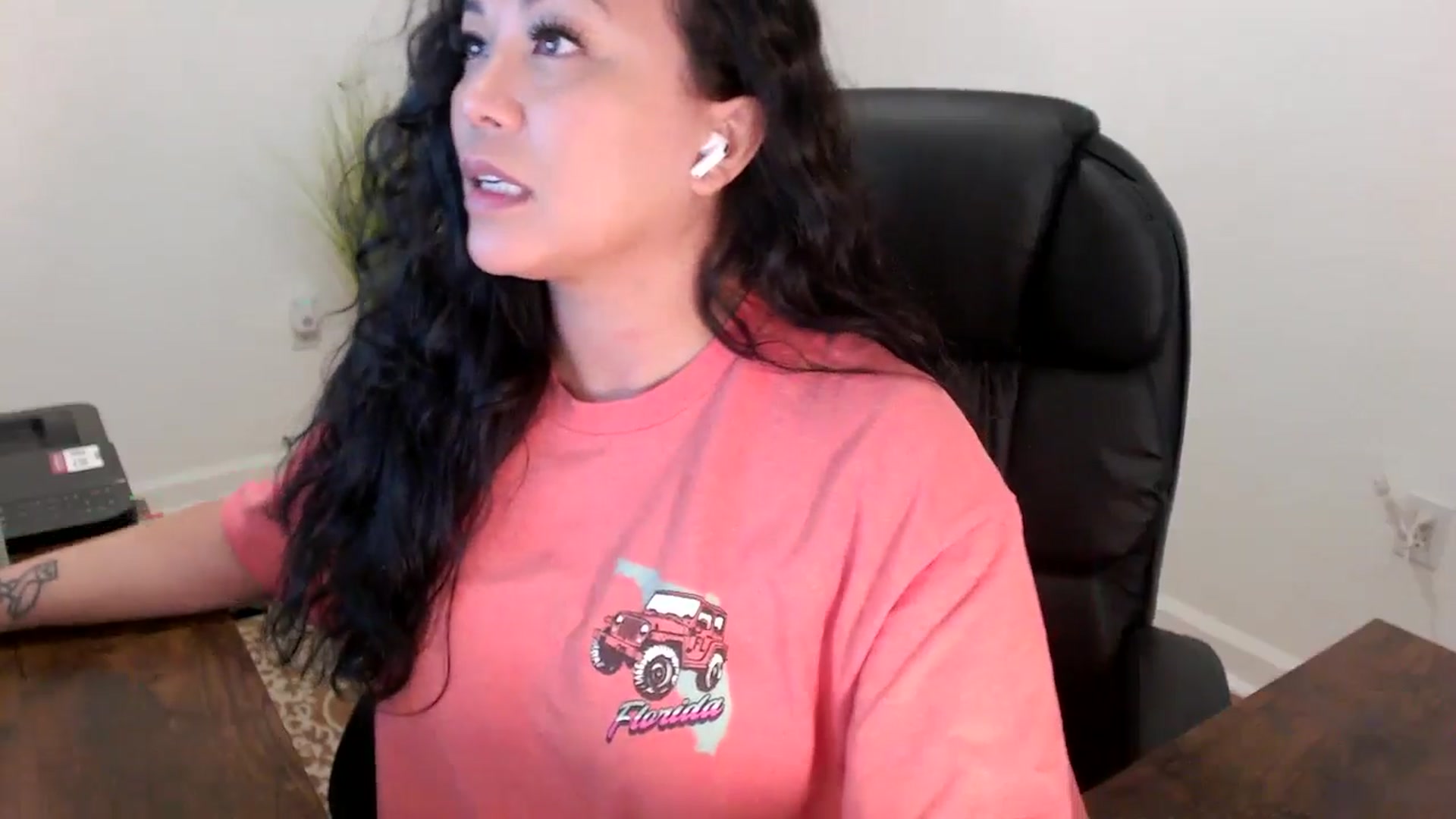 Gallery image thumbnail from MickaylaStar's myfreecams stream on, 01/20/2026, 18:38 image 10 of 20