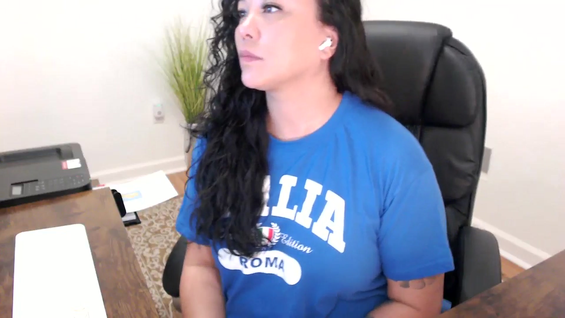 Gallery image thumbnail from MickaylaStar's myfreecams stream on, 01/21/2026, 18:09 image 8 of 20