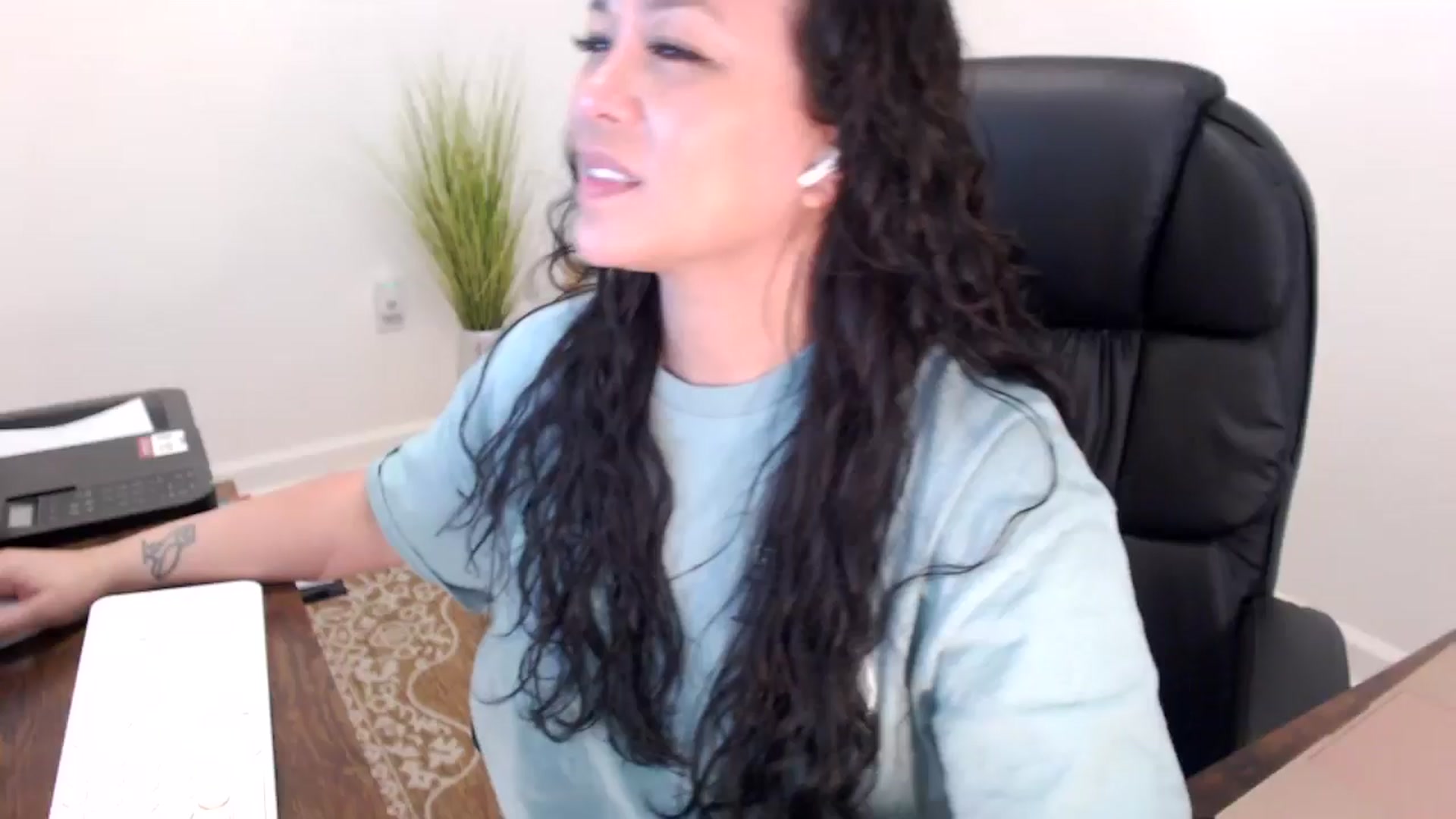 Gallery image thumbnail from MickaylaStar's myfreecams stream on, 01/26/2026, 19:43 image 16 of 20
