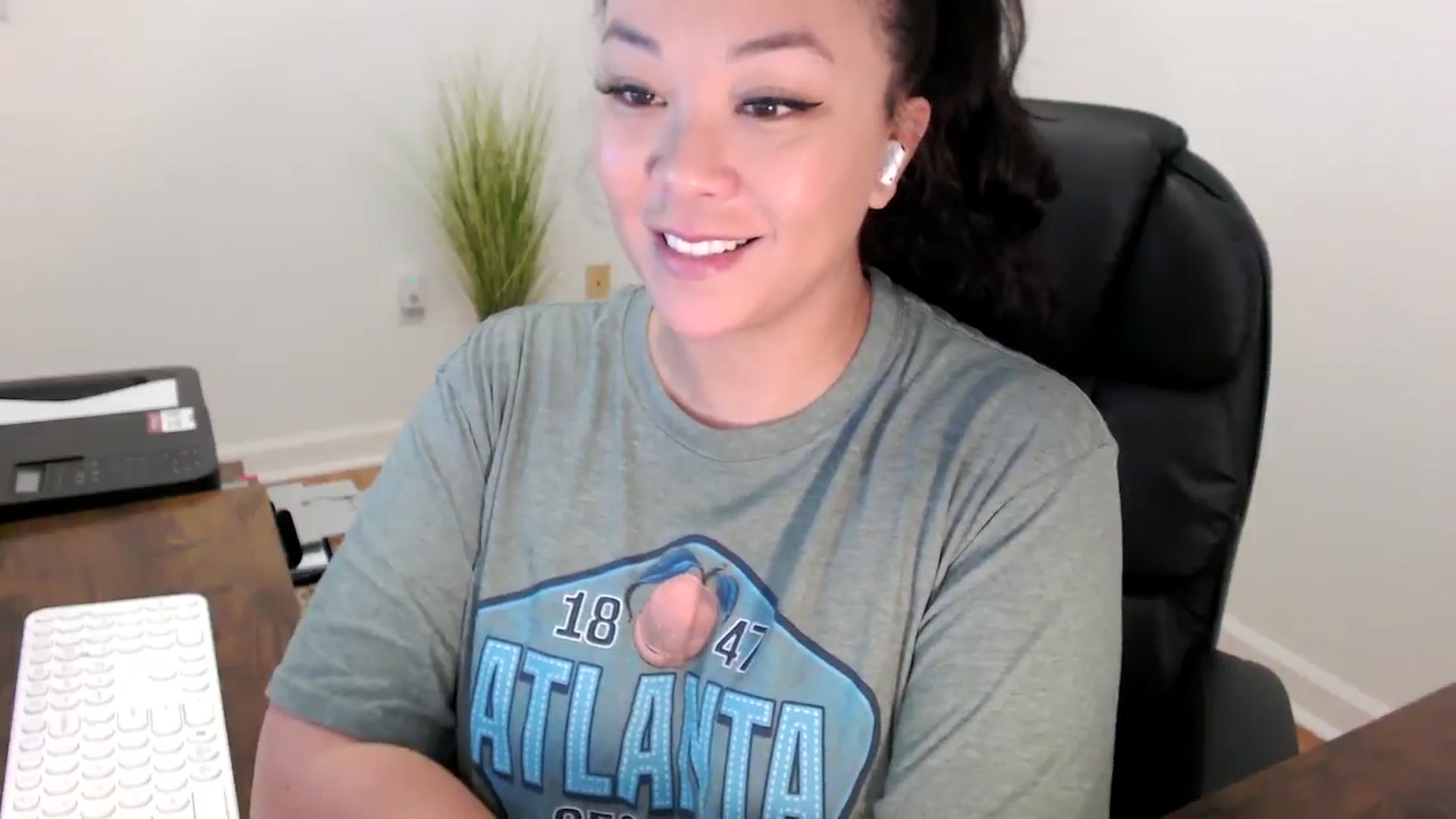 Gallery image thumbnail from MickaylaStar's myfreecams stream on, 01/28/2026, 16:23 image 13 of 20