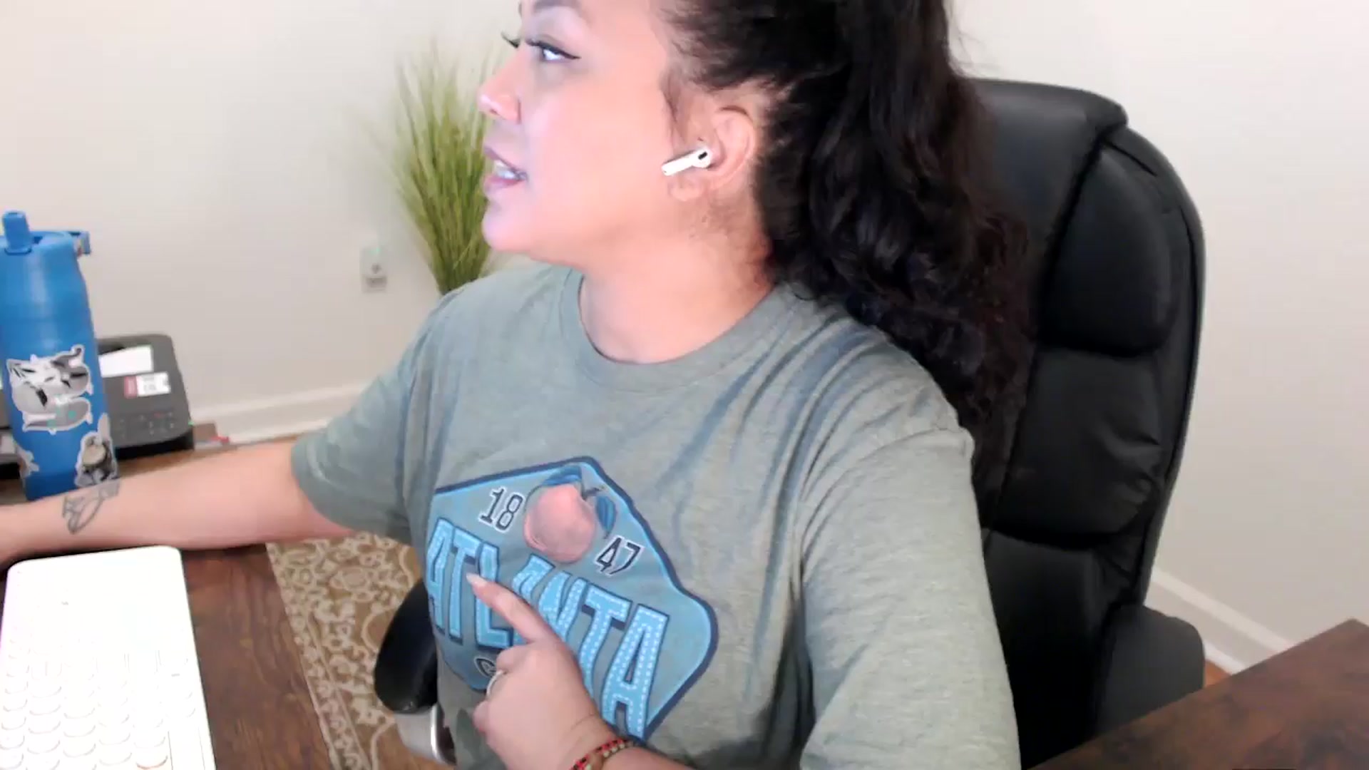 Gallery image thumbnail from MickaylaStar's myfreecams stream on, 01/28/2026, 18:00 image 15 of 20