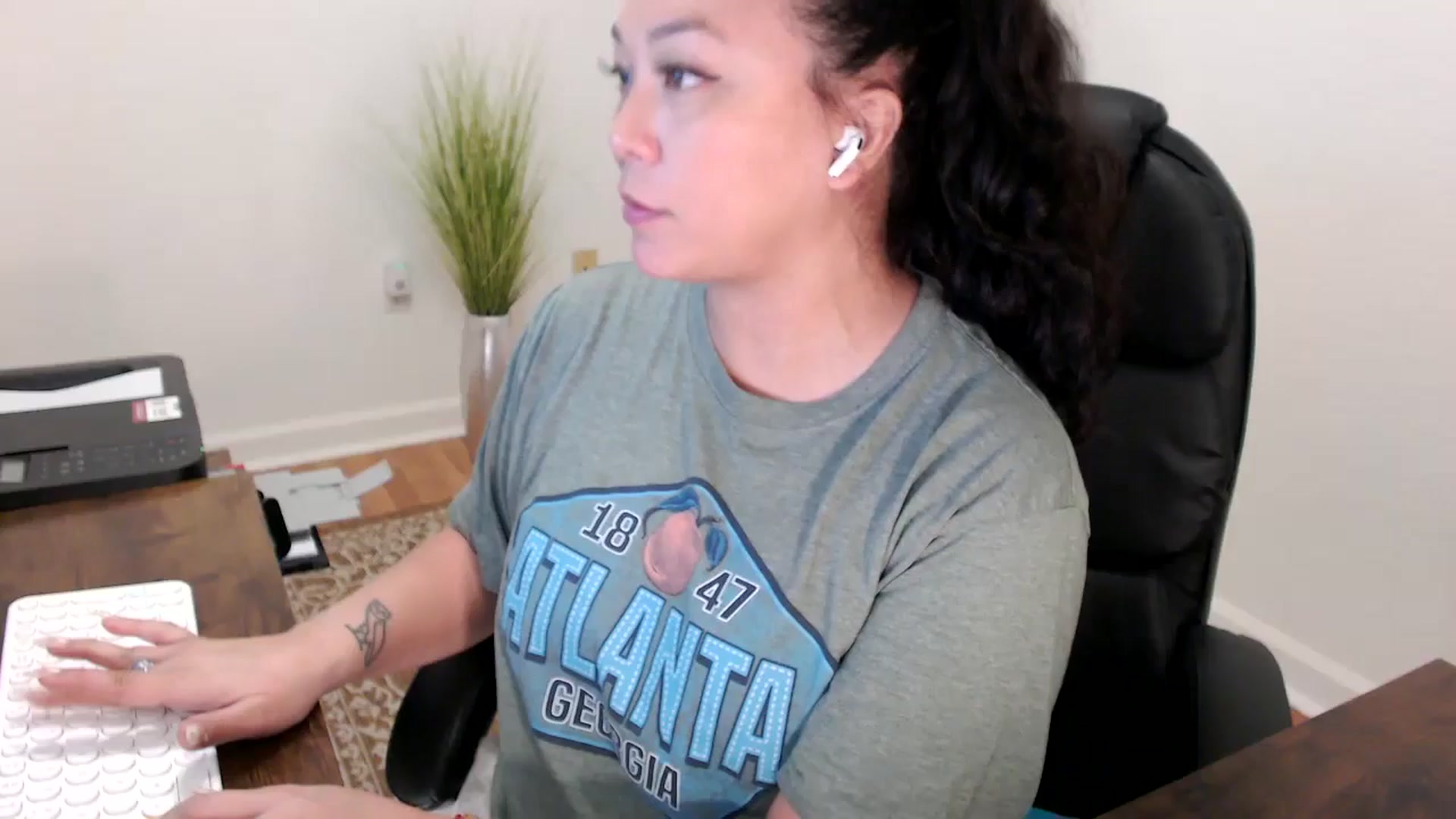 Gallery image thumbnail from MickaylaStar's myfreecams stream on, 01/28/2026, 18:53 image 5 of 20