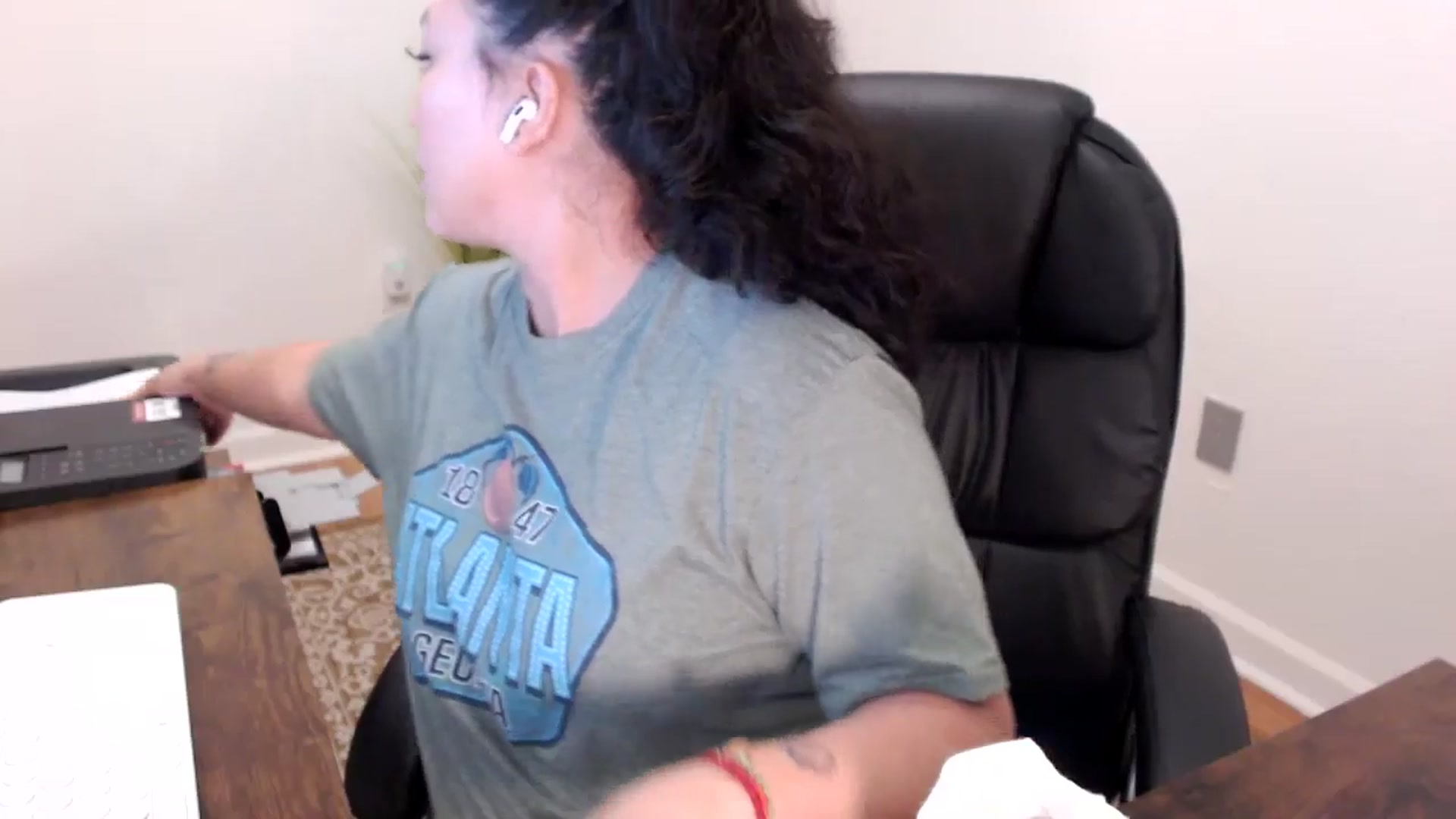 Gallery image thumbnail from MickaylaStar's myfreecams stream on, 01/28/2026, 19:28 image 17 of 20