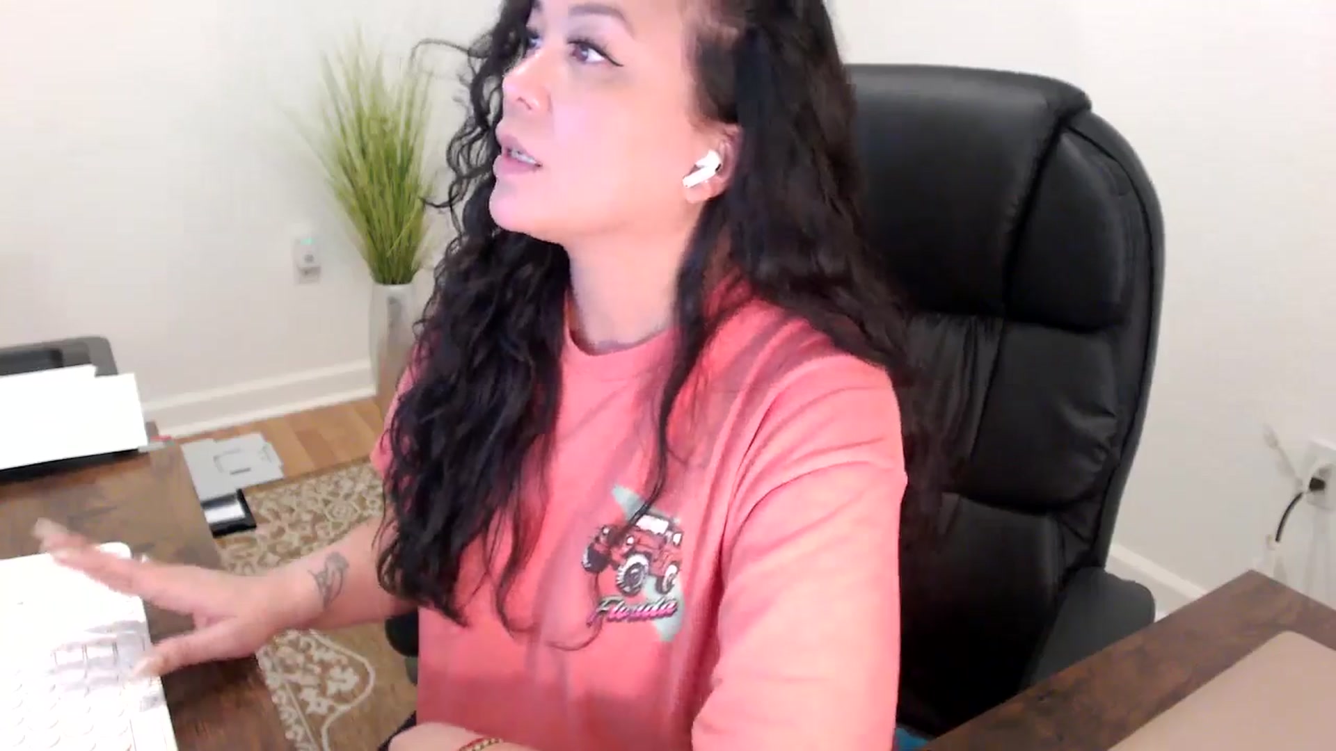 Gallery image thumbnail from MickaylaStar's myfreecams stream on, 01/29/2026, 18:07 image 10 of 20
