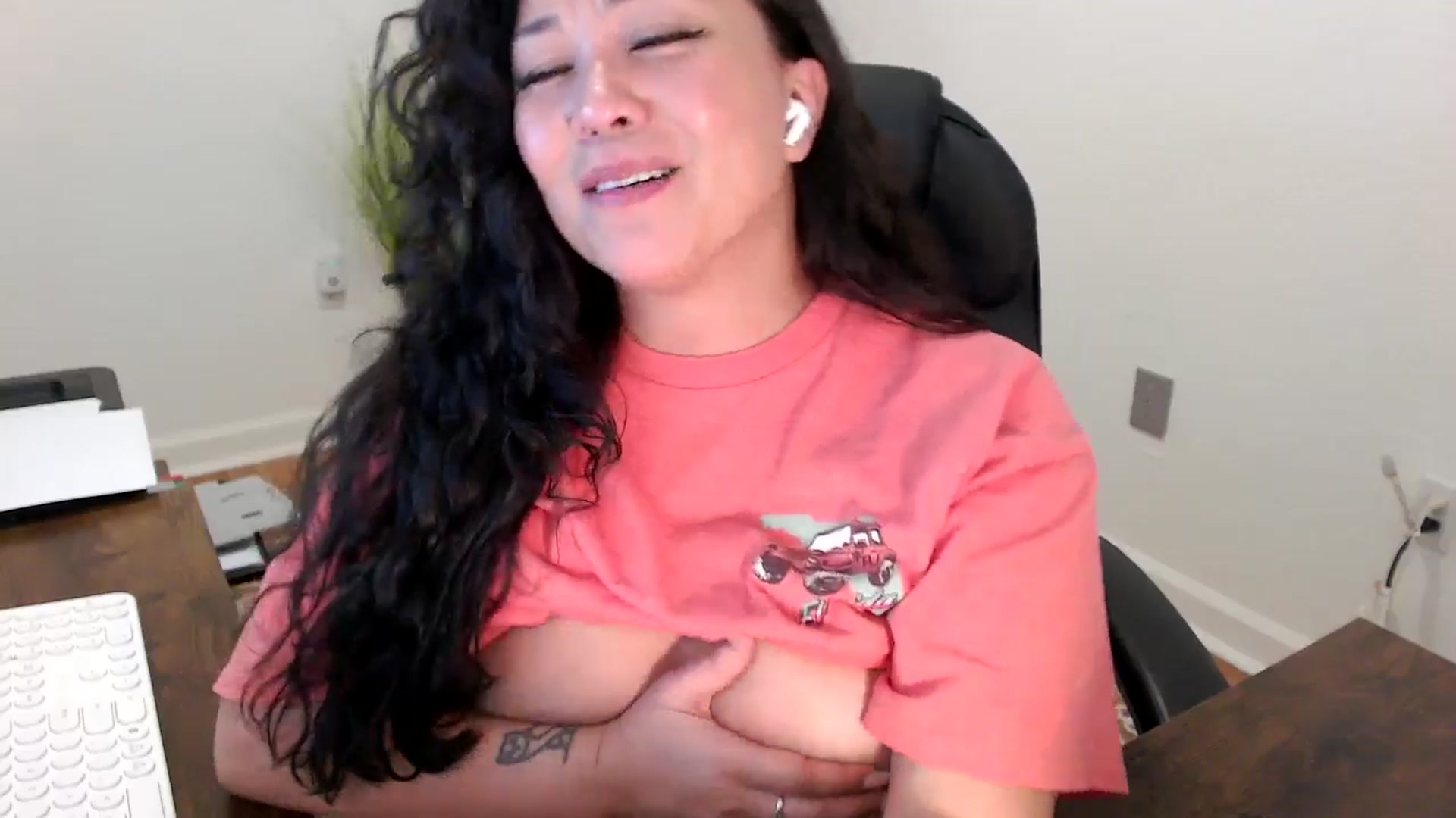 Gallery image thumbnail from MickaylaStar's myfreecams stream on, 01/29/2026, 18:50 image 13 of 20