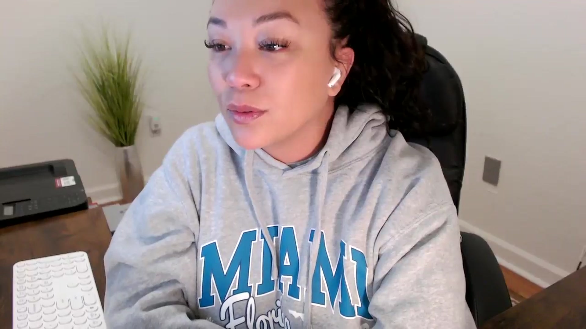 Gallery image thumbnail from MickaylaStar's myfreecams stream on, 02/02/2026, 14:33 image 3 of 20