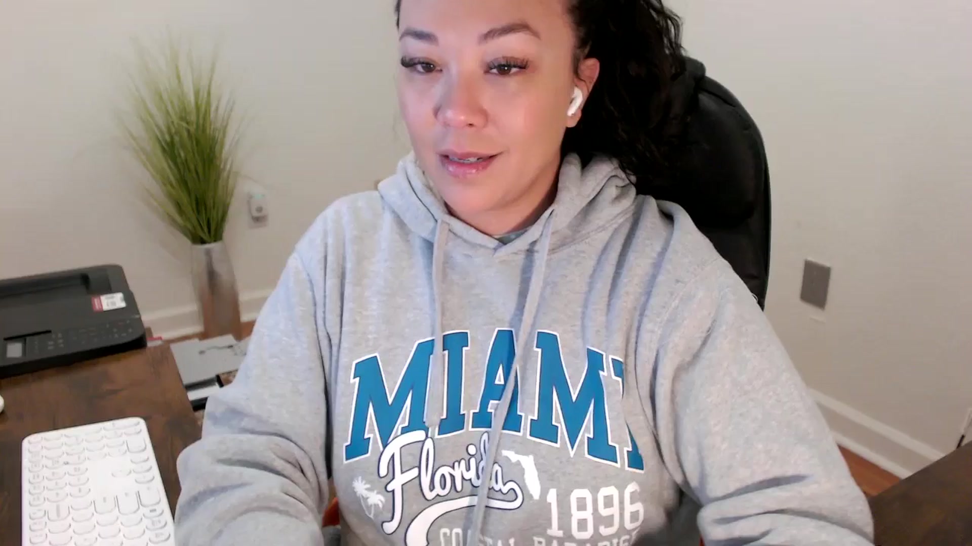 Gallery image thumbnail from MickaylaStar's myfreecams stream on, 02/02/2026, 14:33 image 1 of 20
