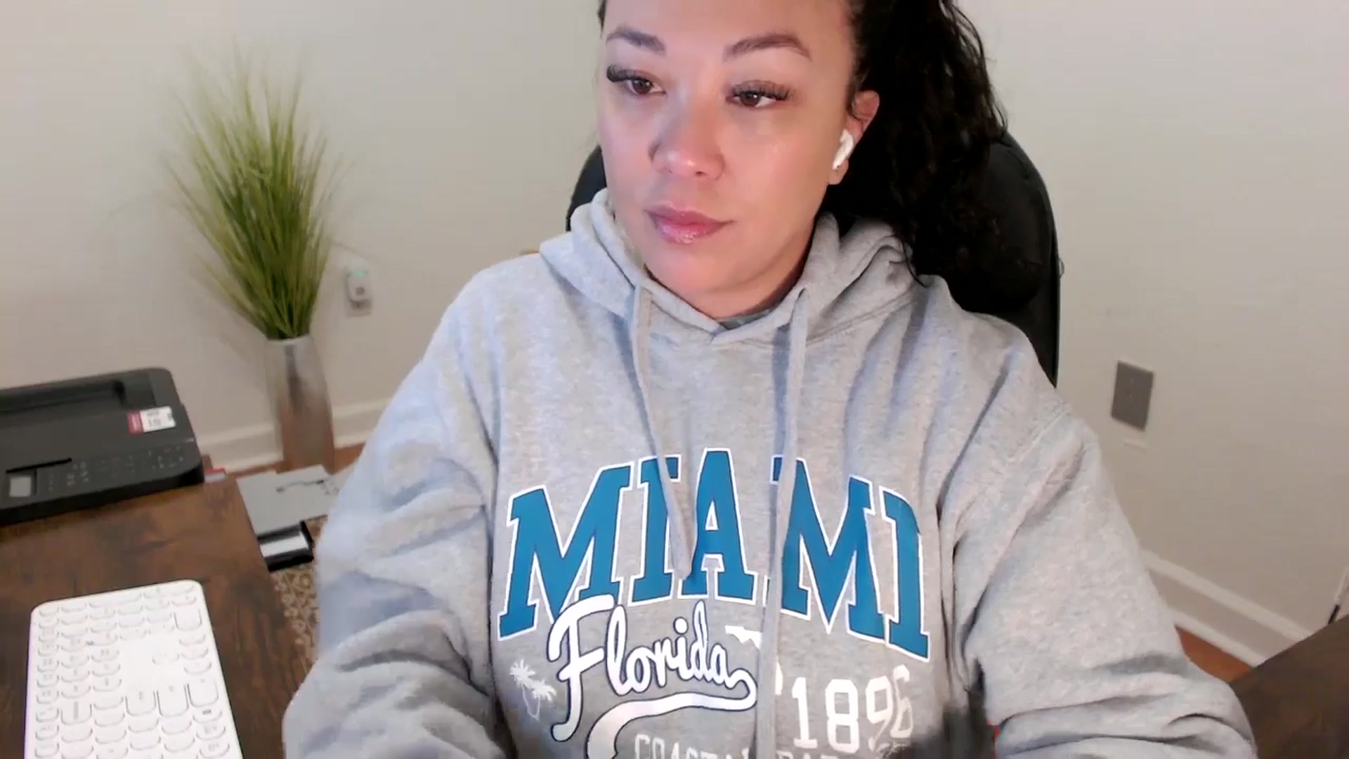 Gallery image thumbnail from MickaylaStar's myfreecams stream on, 02/02/2026, 14:33 image 4 of 20