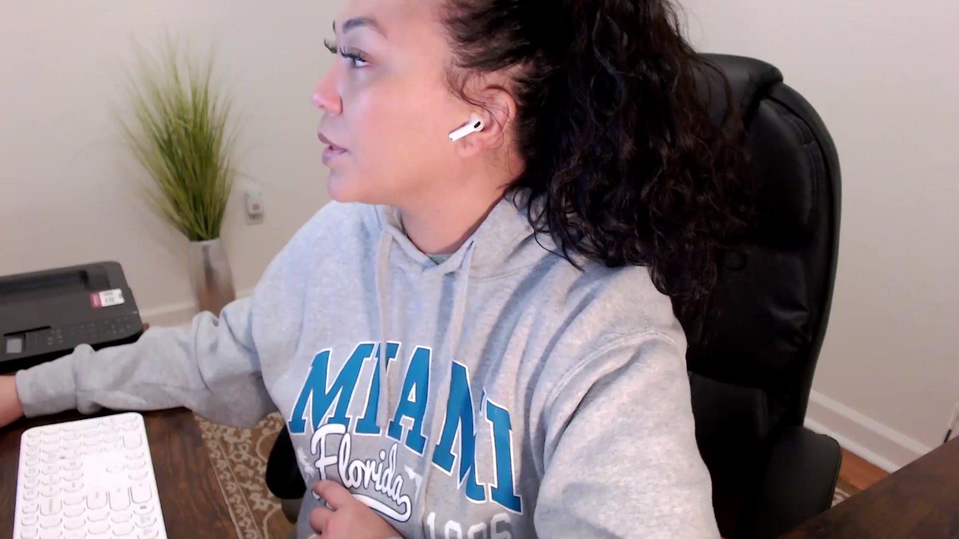 Gallery image thumbnail from MickaylaStar's myfreecams stream on, 02/02/2026, 14:33 image 5 of 20