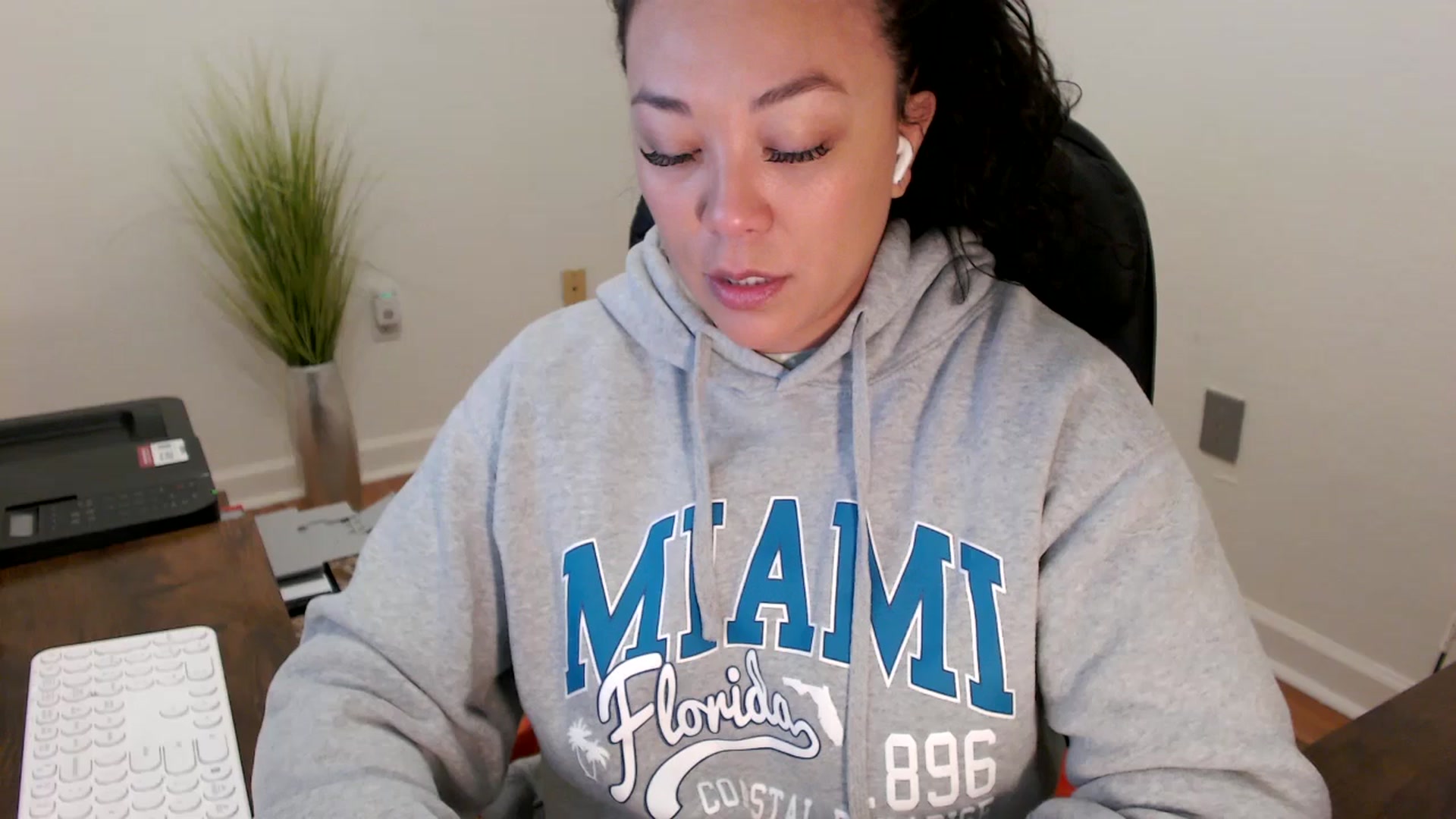 Gallery image thumbnail from MickaylaStar's myfreecams stream on, 02/02/2026, 14:33 image 17 of 20