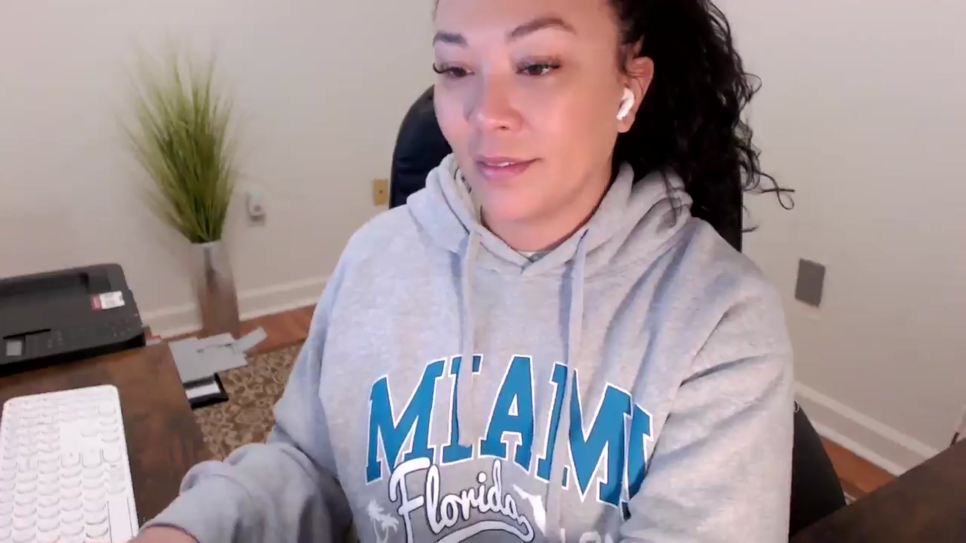 Gallery image thumbnail from MickaylaStar's myfreecams stream on, 02/02/2026, 14:33 image 19 of 20