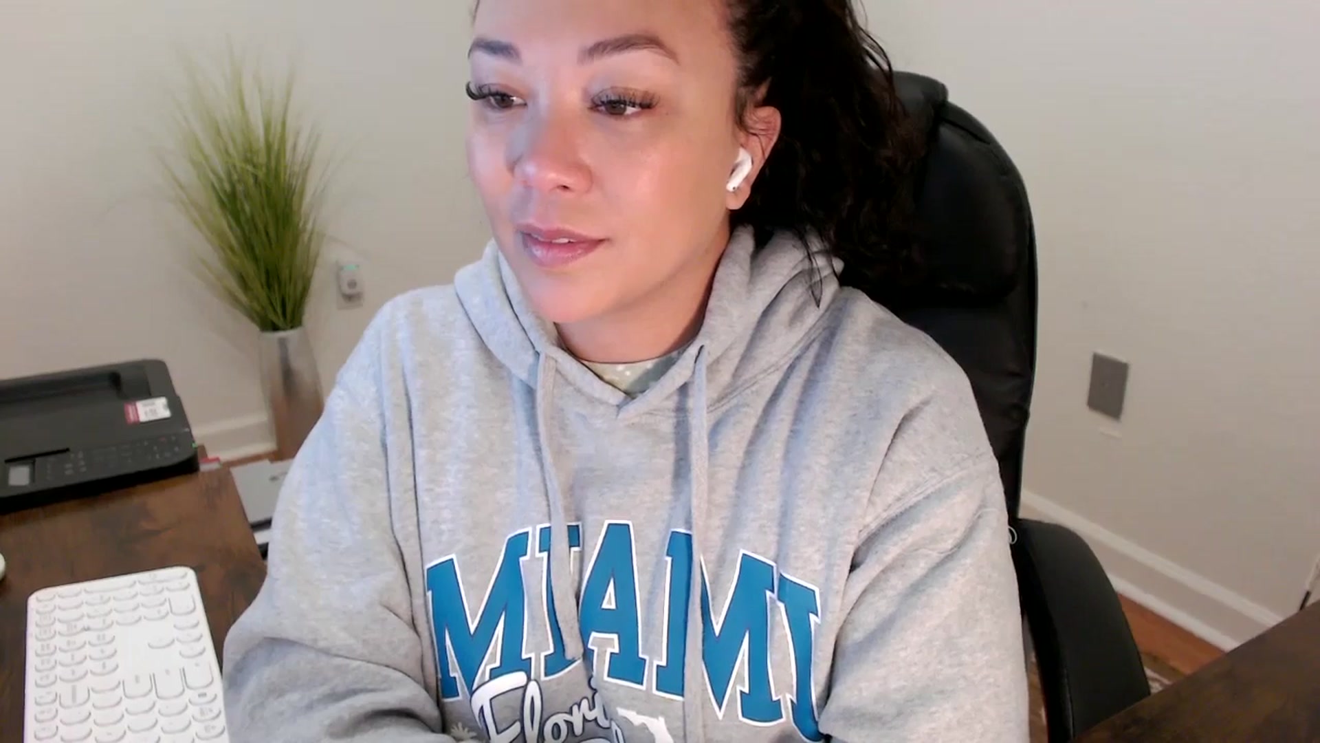 Gallery image thumbnail from MickaylaStar's myfreecams stream on, 02/02/2026, 14:33 image 12 of 20