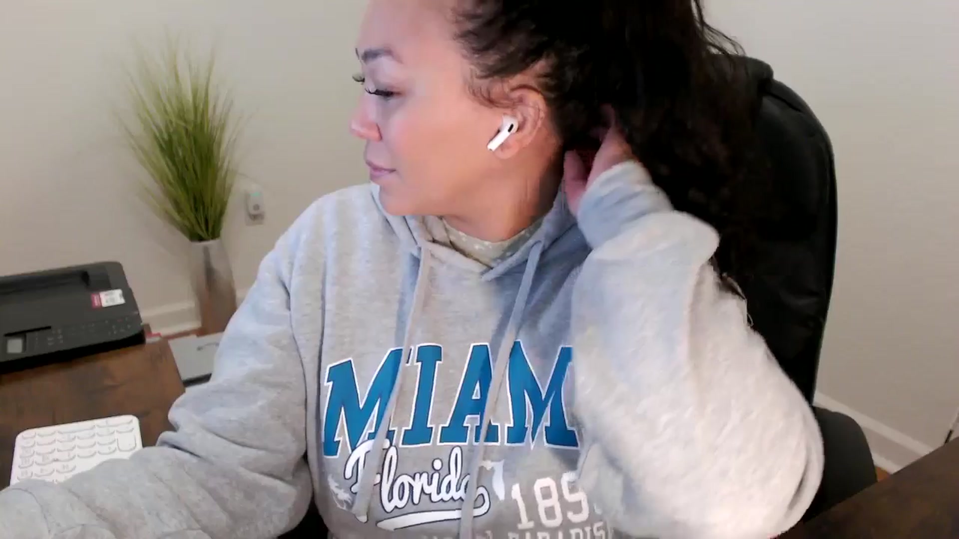 Gallery image thumbnail from MickaylaStar's myfreecams stream on, 02/02/2026, 15:36 image 6 of 20