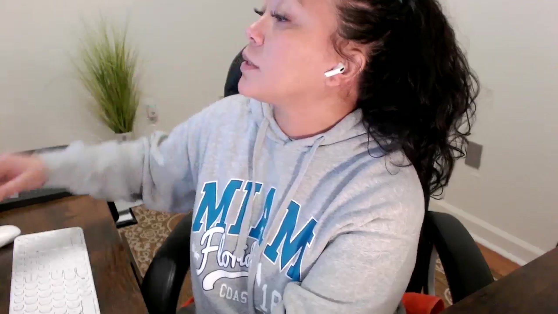 Gallery image thumbnail from MickaylaStar's myfreecams stream on, 02/02/2026, 16:56 image 14 of 20