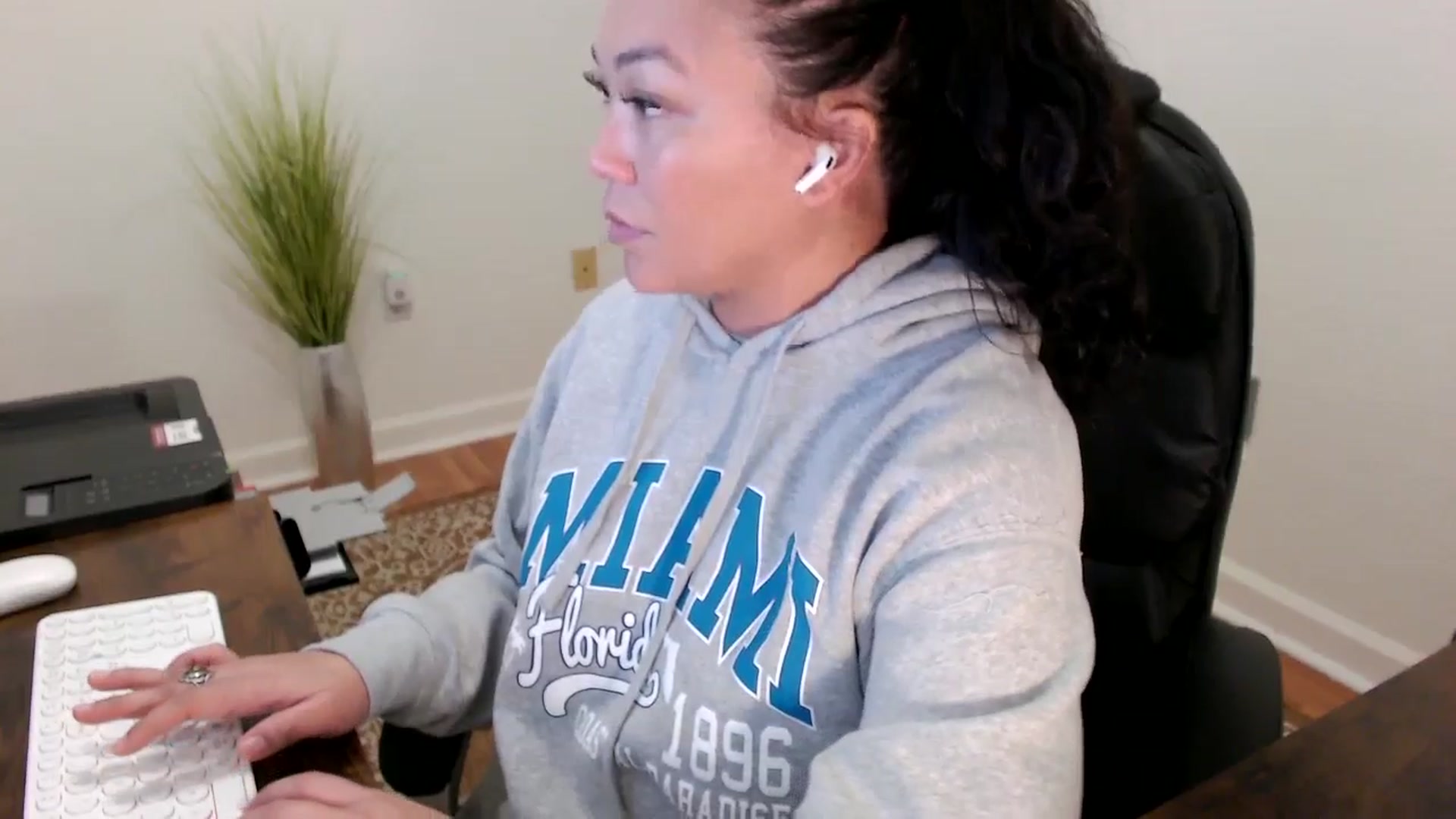 Gallery image thumbnail from MickaylaStar's myfreecams stream on, 02/02/2026, 16:56 image 16 of 20