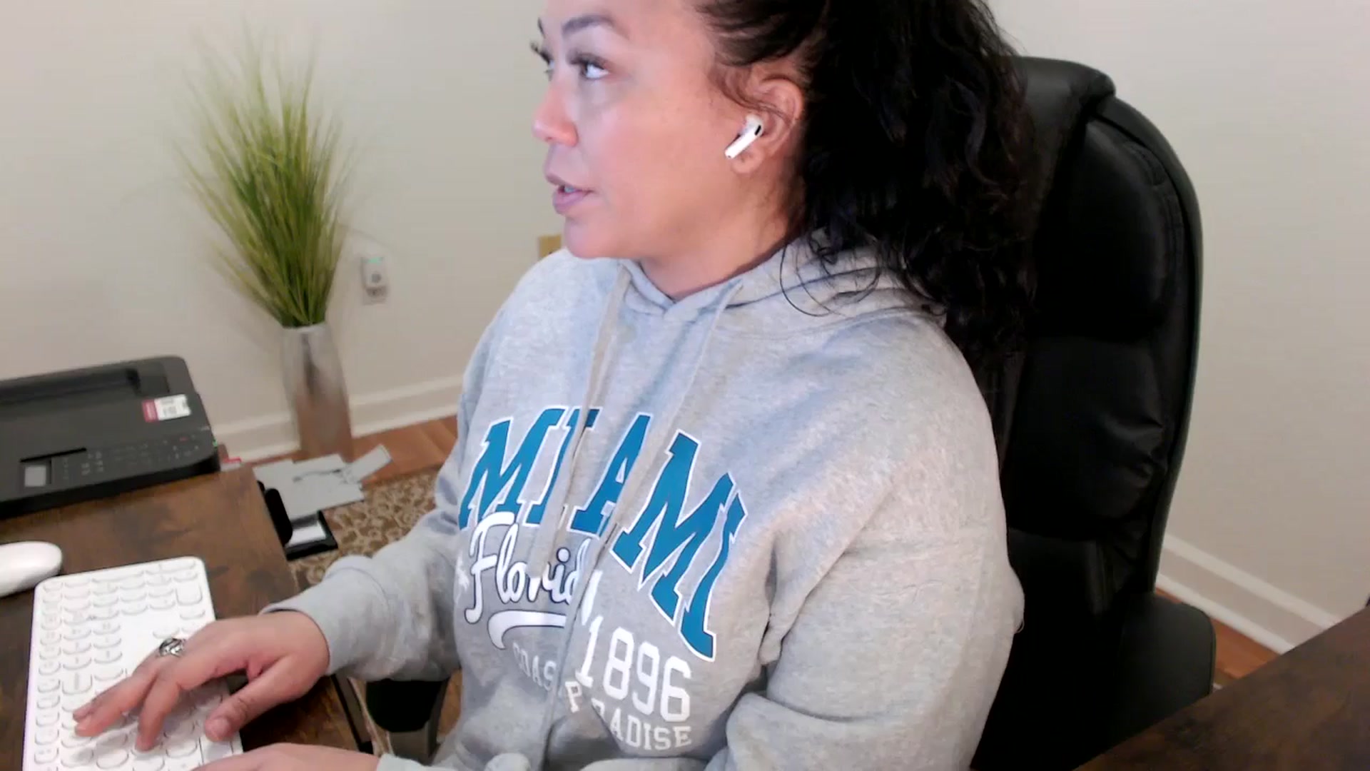 Gallery image thumbnail from MickaylaStar's myfreecams stream on, 02/02/2026, 16:56 image 13 of 20