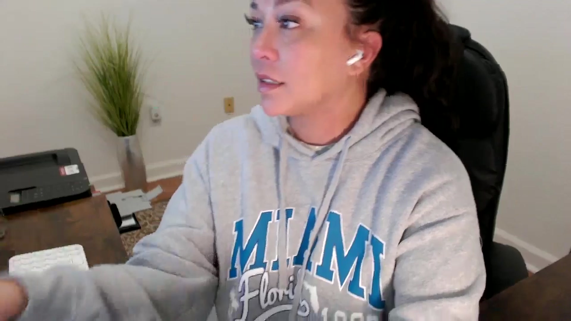 Gallery image thumbnail from MickaylaStar's myfreecams stream on, 02/02/2026, 19:29 image 11 of 20