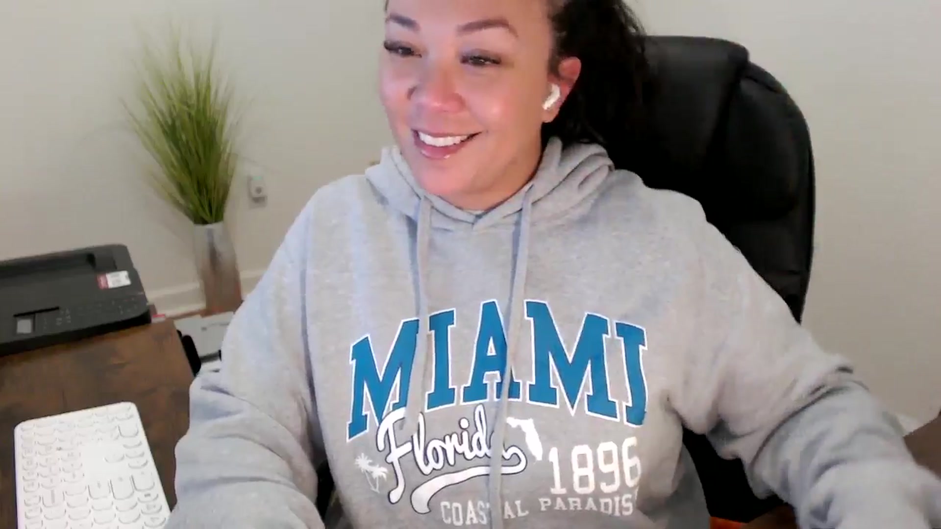 Gallery image thumbnail from MickaylaStar's myfreecams stream on, 02/02/2026, 19:29 image 4 of 20