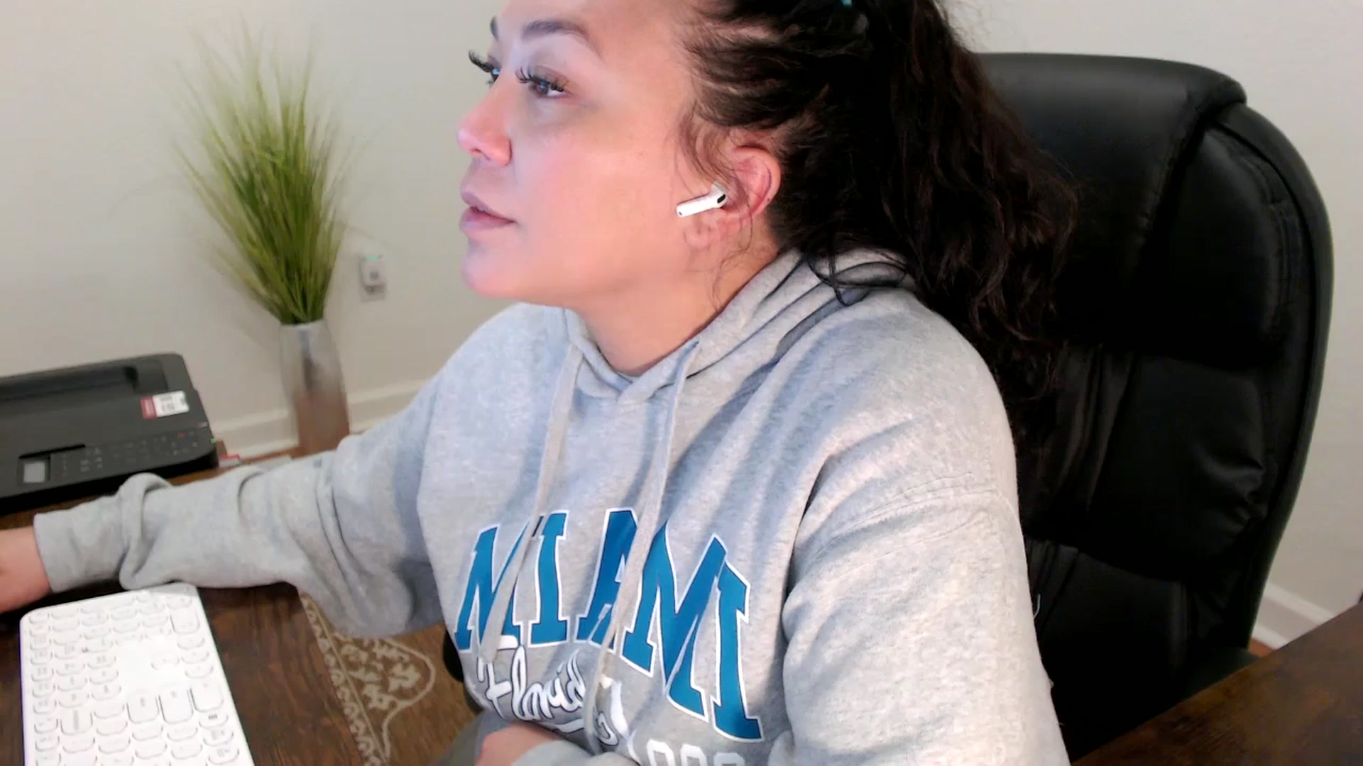 Gallery image thumbnail from MickaylaStar's myfreecams stream on, 02/02/2026, 19:29 image 1 of 20